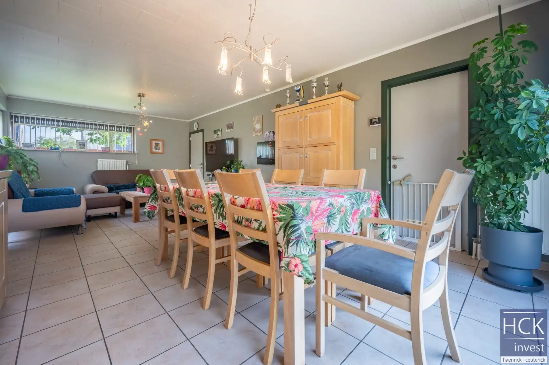 KRUISHOUTEM - Uitermate goed onderhouden woning met 3 SLPK. op toplocatie! foto 8