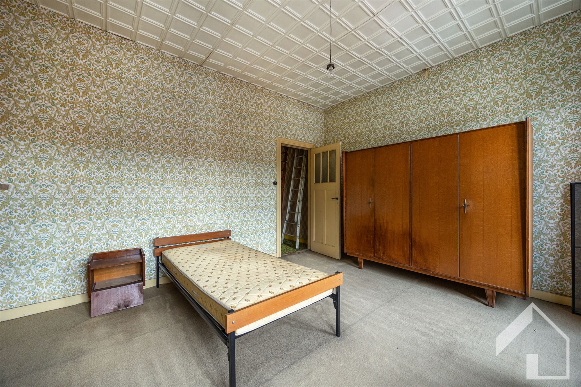 Te renoveren woning in een rustige wijk foto 13