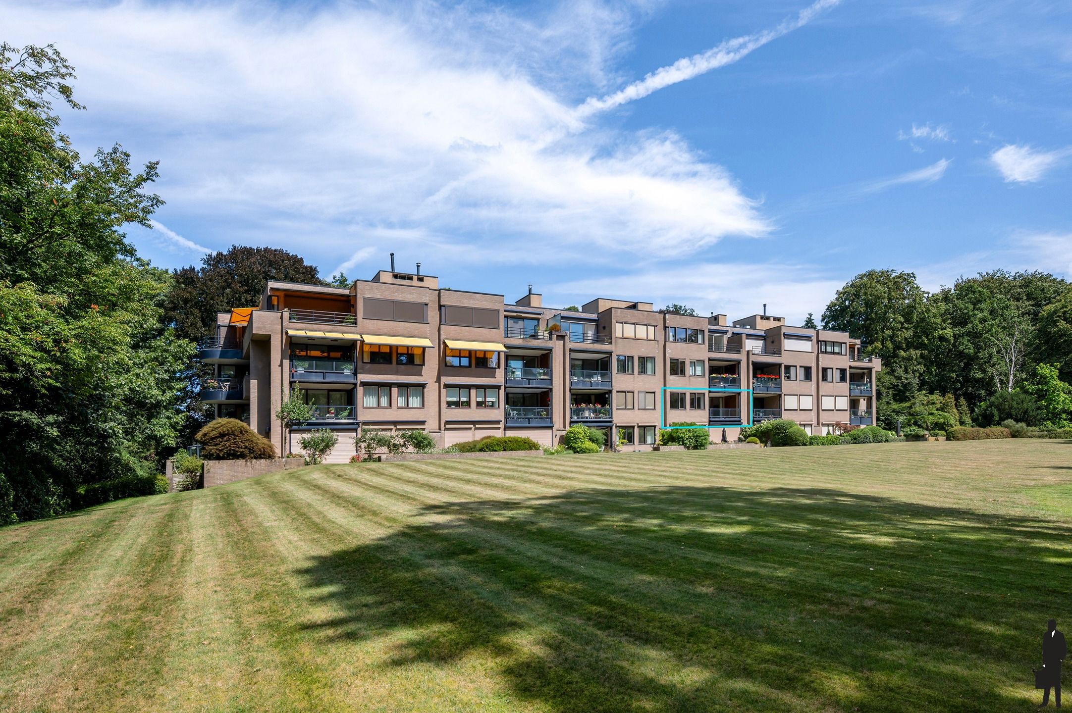appartement van ca. 180 m² foto {{pictureIndex}}