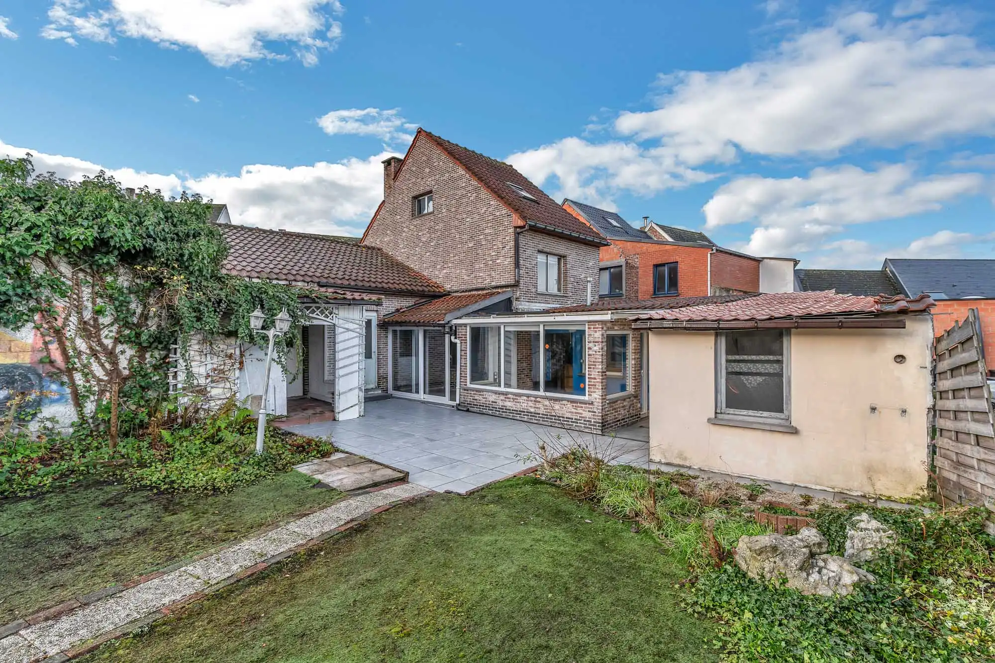 Te renoveren woning op toplocatie in Lede foto 9