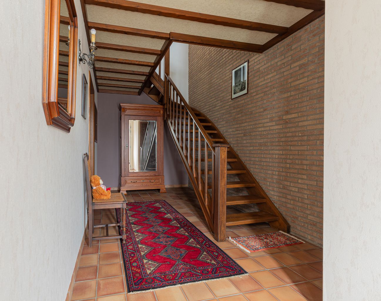 Rustig gelegen halfopen bebouwing met garage. foto 2