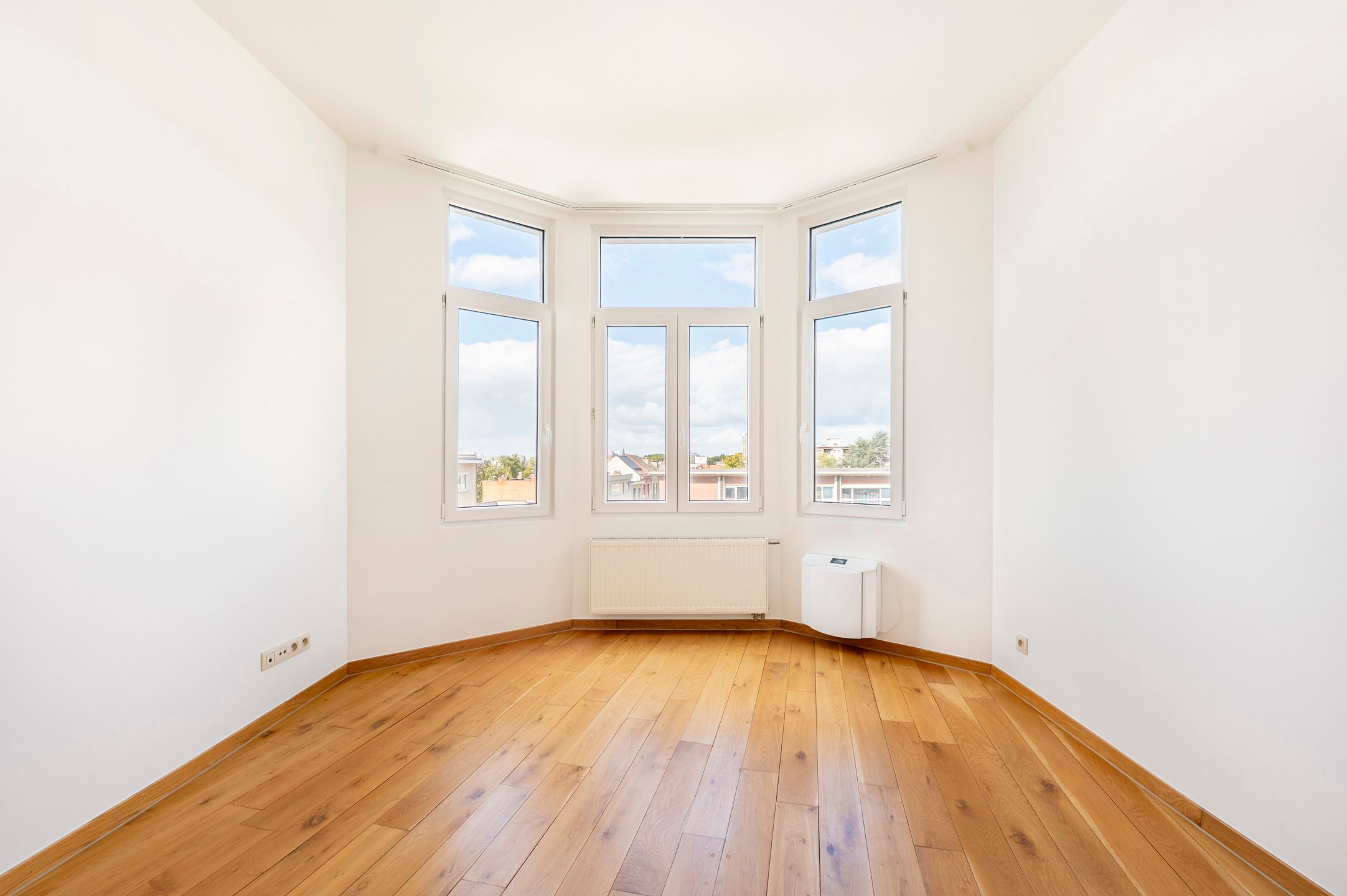 Licht, ruim en instapklaar appartement in art-deco gebouw foto 9