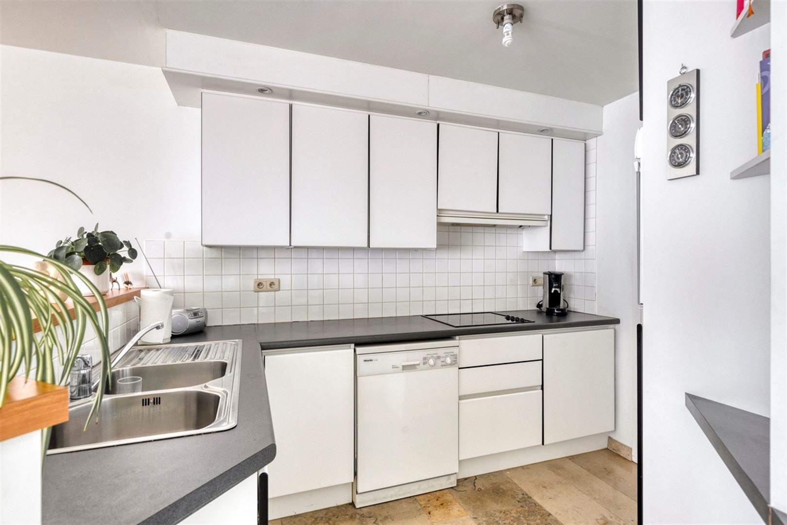 Gunstig gelegen appartement van ong 100 m2 met garage foto 9