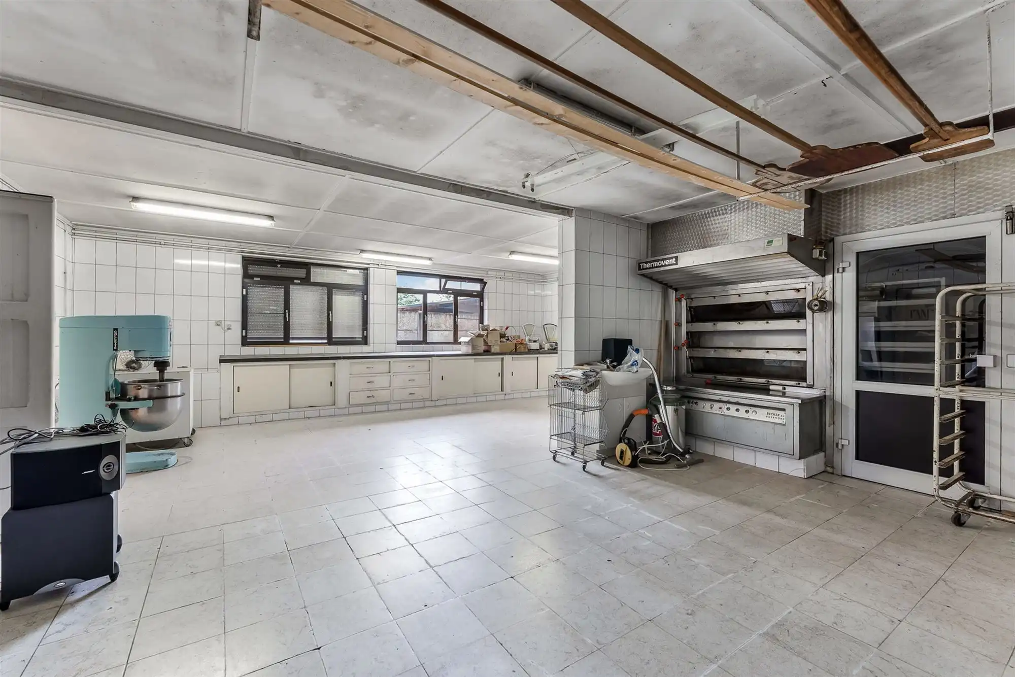 CENTRAAL GELEGEN, RUIM HANDELSPAND MET WOONST (415M²) TE BALEN foto 25