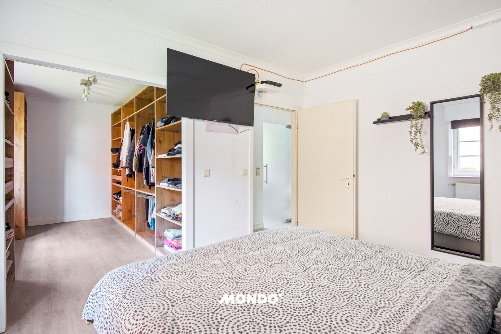 Gerenoveerde laagbouw woning! foto 13