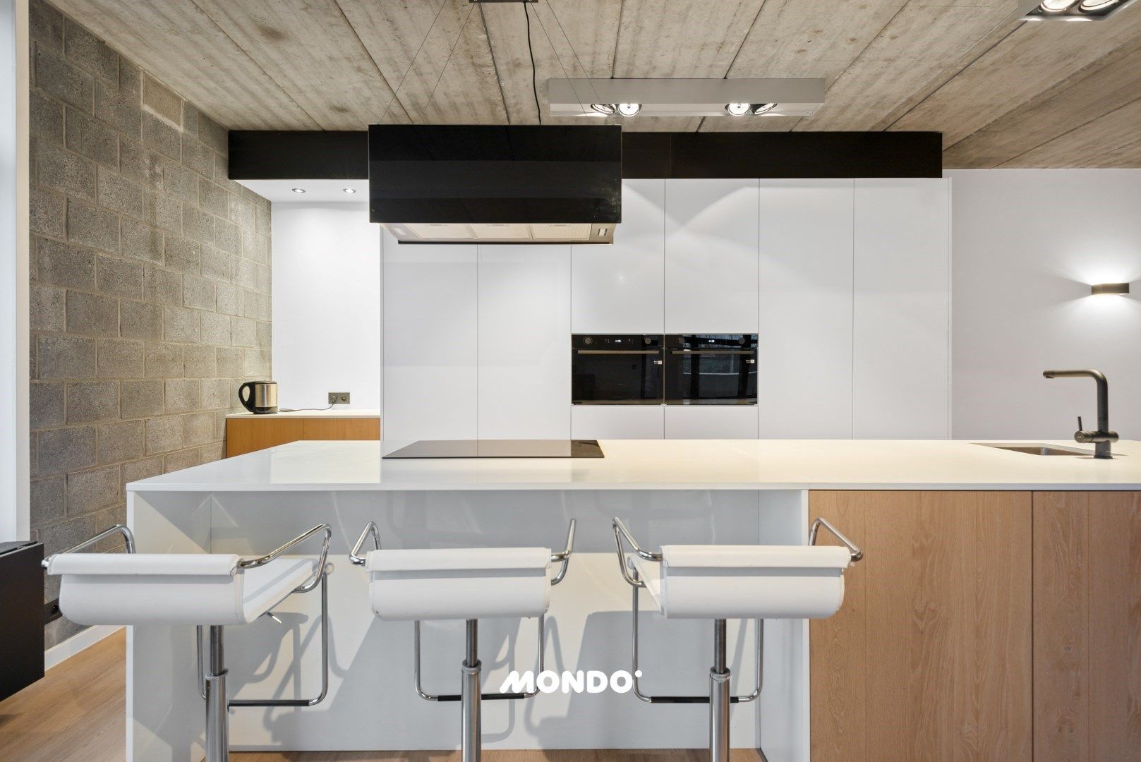 Unieke Loftwoning in Berchem: Ruimte, luxe en toplocatie foto 2