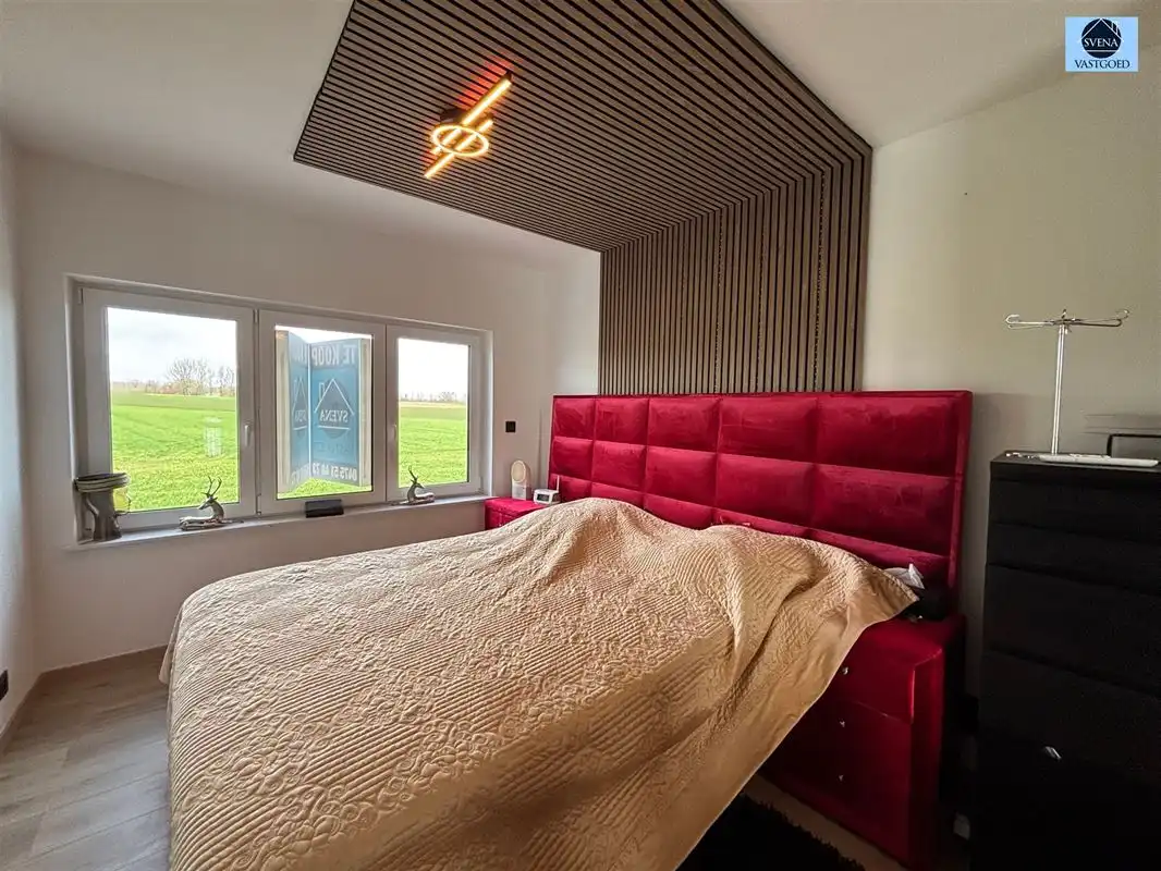 GERENOVEERDE HOB MET GROTE TUIN EN 2 GARAGES foto 9