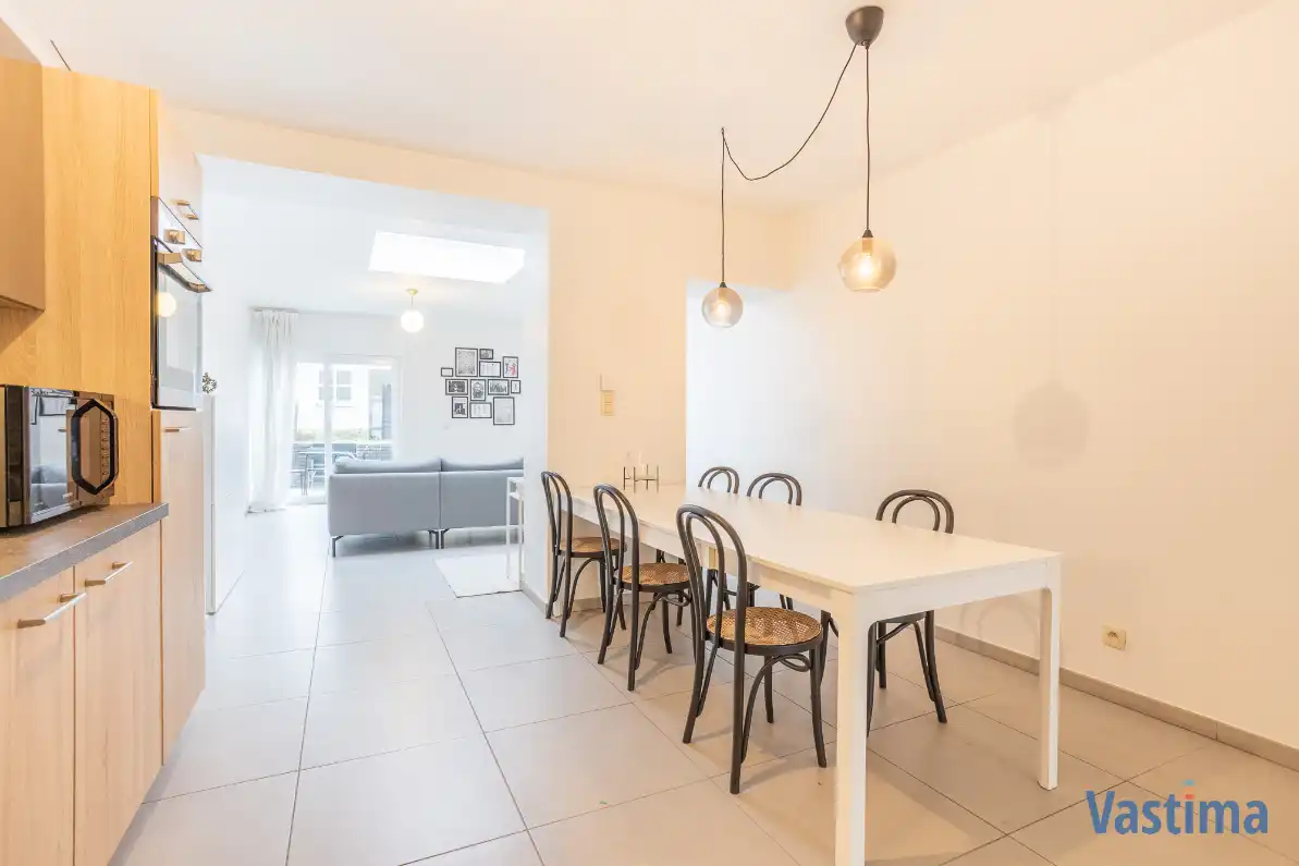 Woning in de stadsrand met 2 slaapkamers, dressing en tuin foto 2