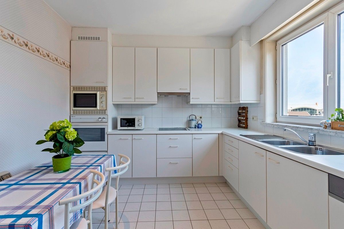 Residentieel erg ruim appartement met parkzicht en drie terrassen foto 10