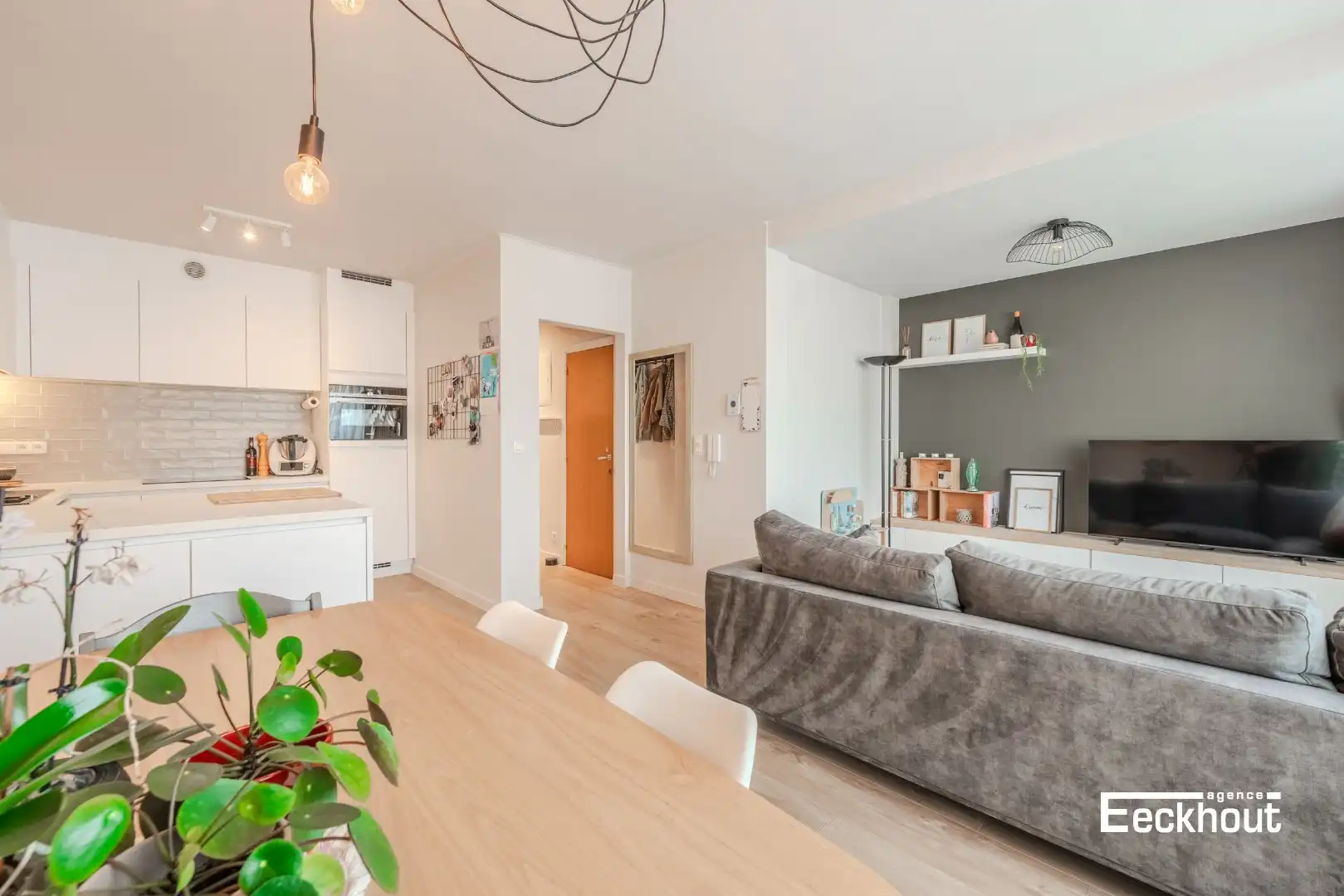 Stijlvol en instapklaar appartement op enkele passen van het strand! foto 3