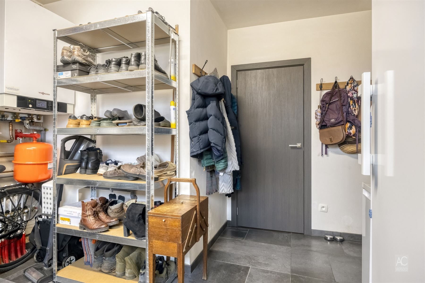 Recente halfopen bebouwing met 3 slaapkamers en garage foto 14