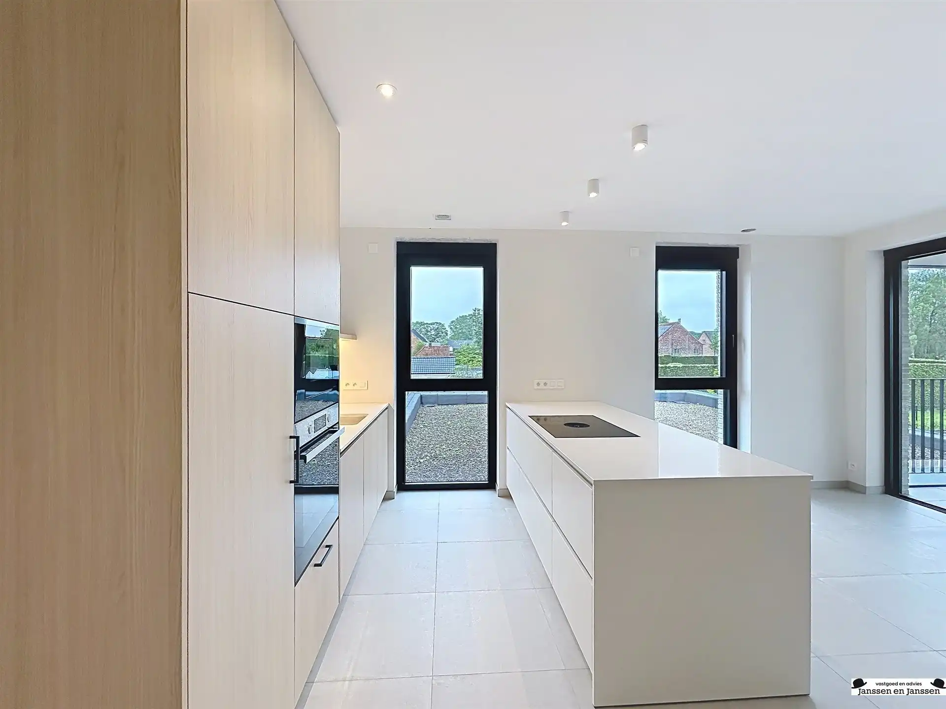 Modern twee slaapkamer appartement in centrum Gooreind foto {{pictureIndex}}