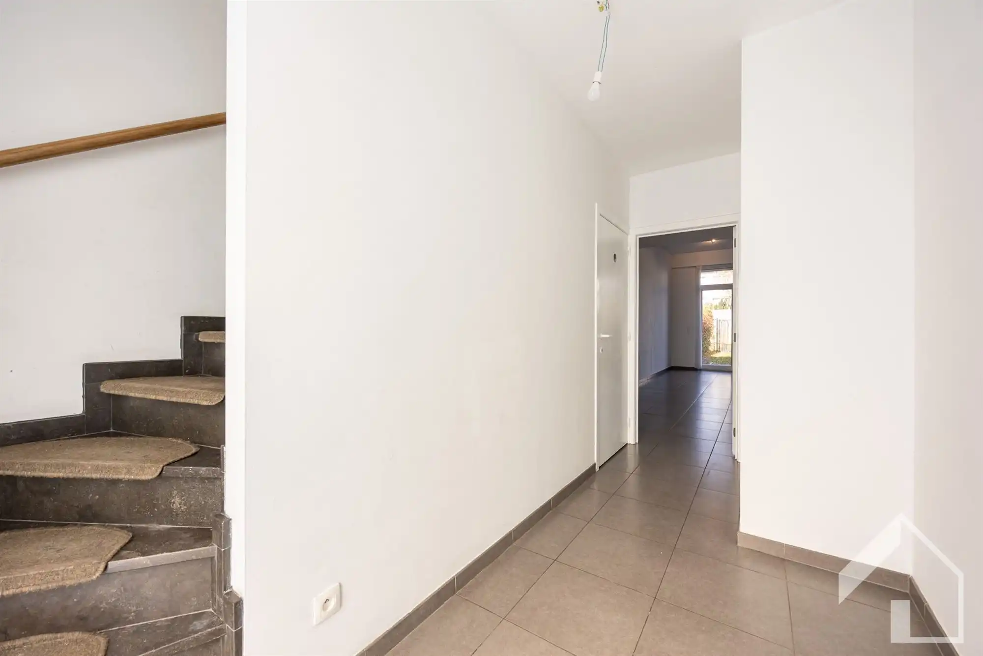 Ruime woning op een rustige locatie! foto 2