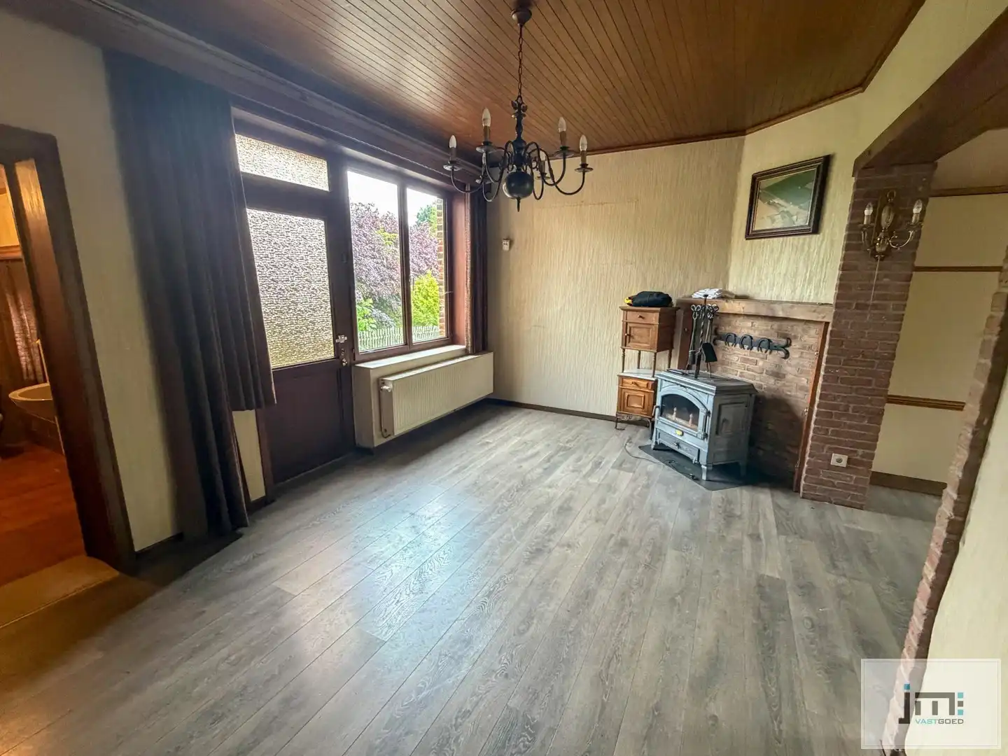 Woning met grote stallen foto 3