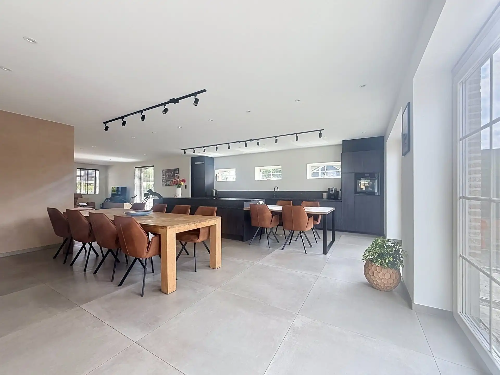 Luxueuze villa met 5 slaapkamers en ruime tuin! foto 6