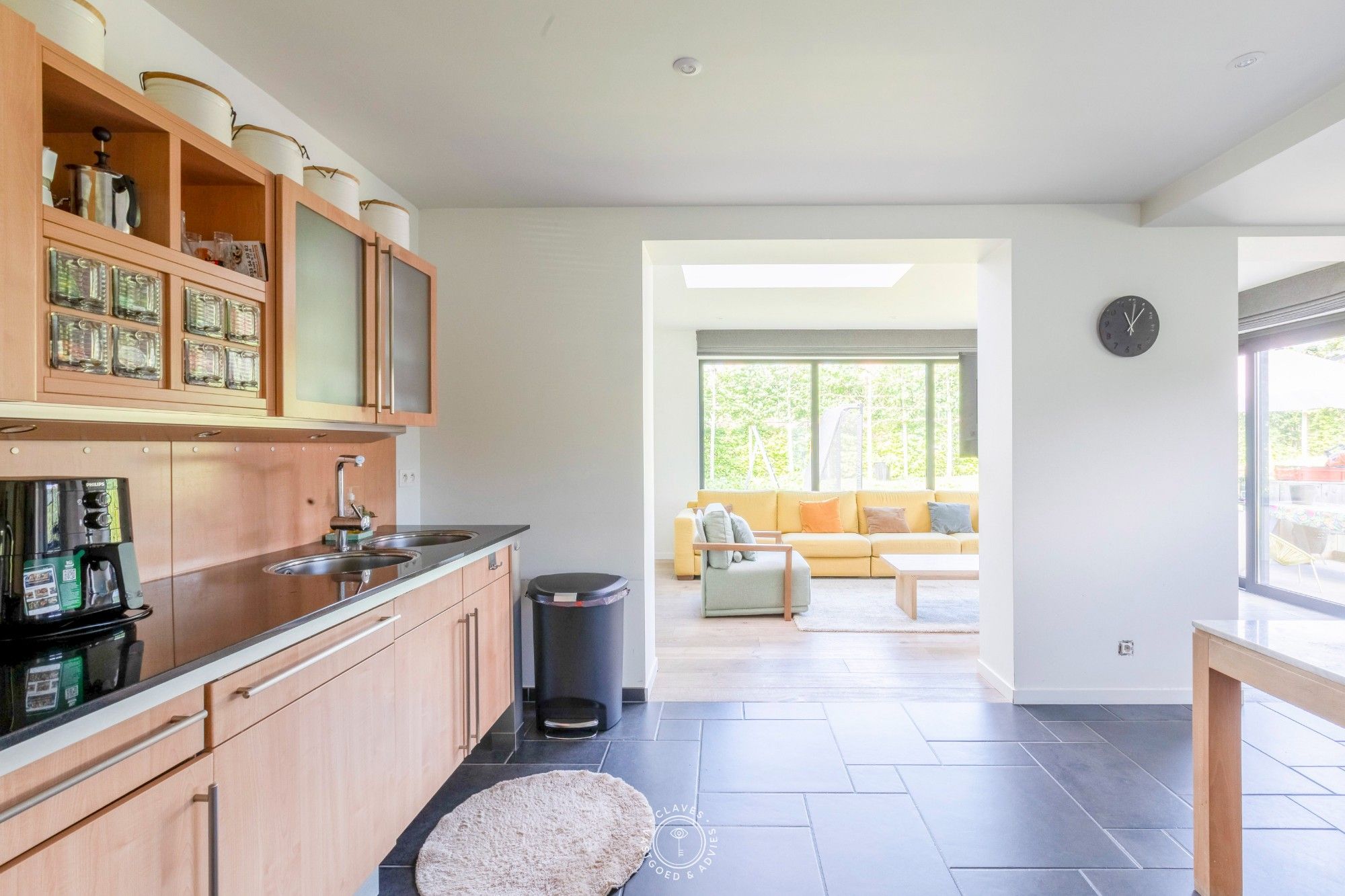 Instapklare moderne woning met dubbele garage in rustige woonwijk foto 3