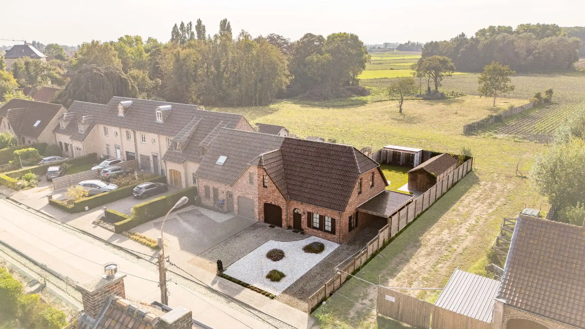 CENTRAAL GELEGEN INSTAPKLARE WONING foto 2