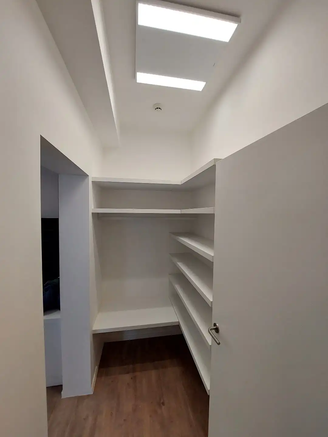 Strategisch gelegen kantoorruimte (48m²) nabij de rechtbank en het station. foto 9