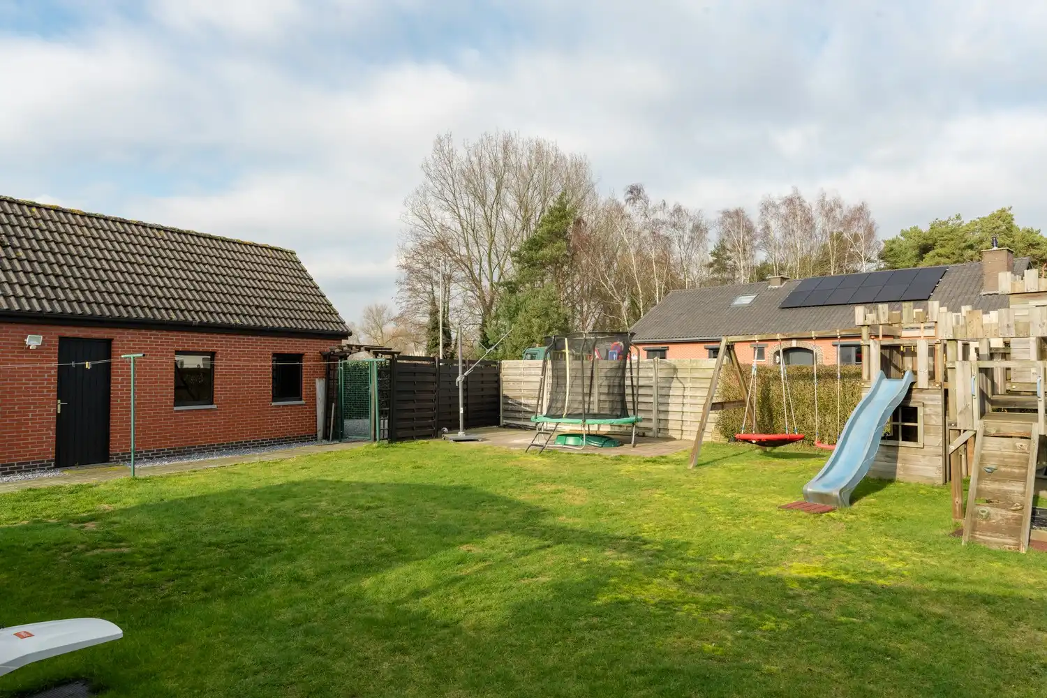 Instapklare  gezinswoning op ruim hoekperceel van 784 m² foto 39