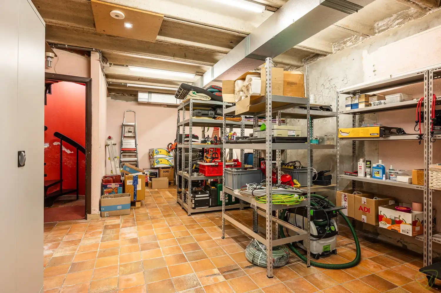 Kwalitatief afgewerkte woning met praktijkruimte en uitzonderlijk ruime kelderverdieping foto 25