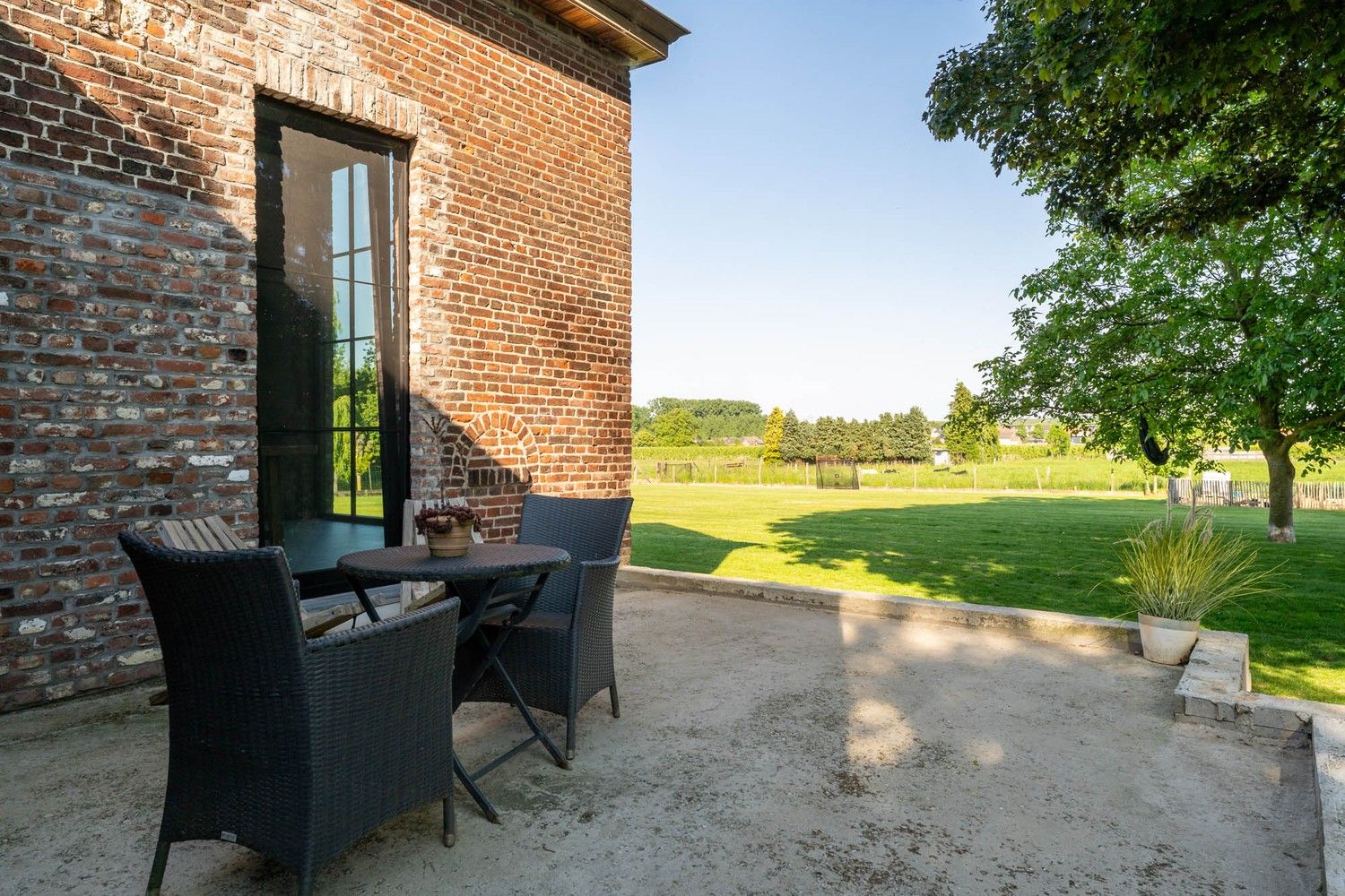 Karaktervol herenhuis met modern comfort in een groene, landelijke setting foto 33