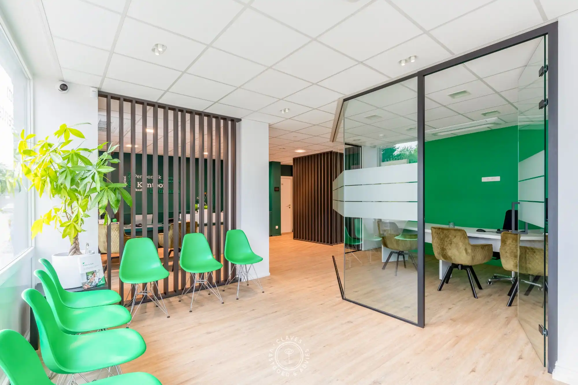 Interessante investeringseigendom in centrum Beveren met handelspand en 3 appartementen foto 2