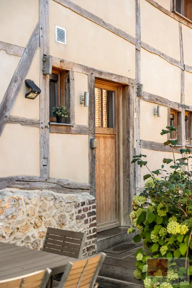 Indrukwekkend en uiterst charmant vakwerk landhuis, Veurs 31 te Sint-Martens-Voeren hartje Voerstreek. foto 24