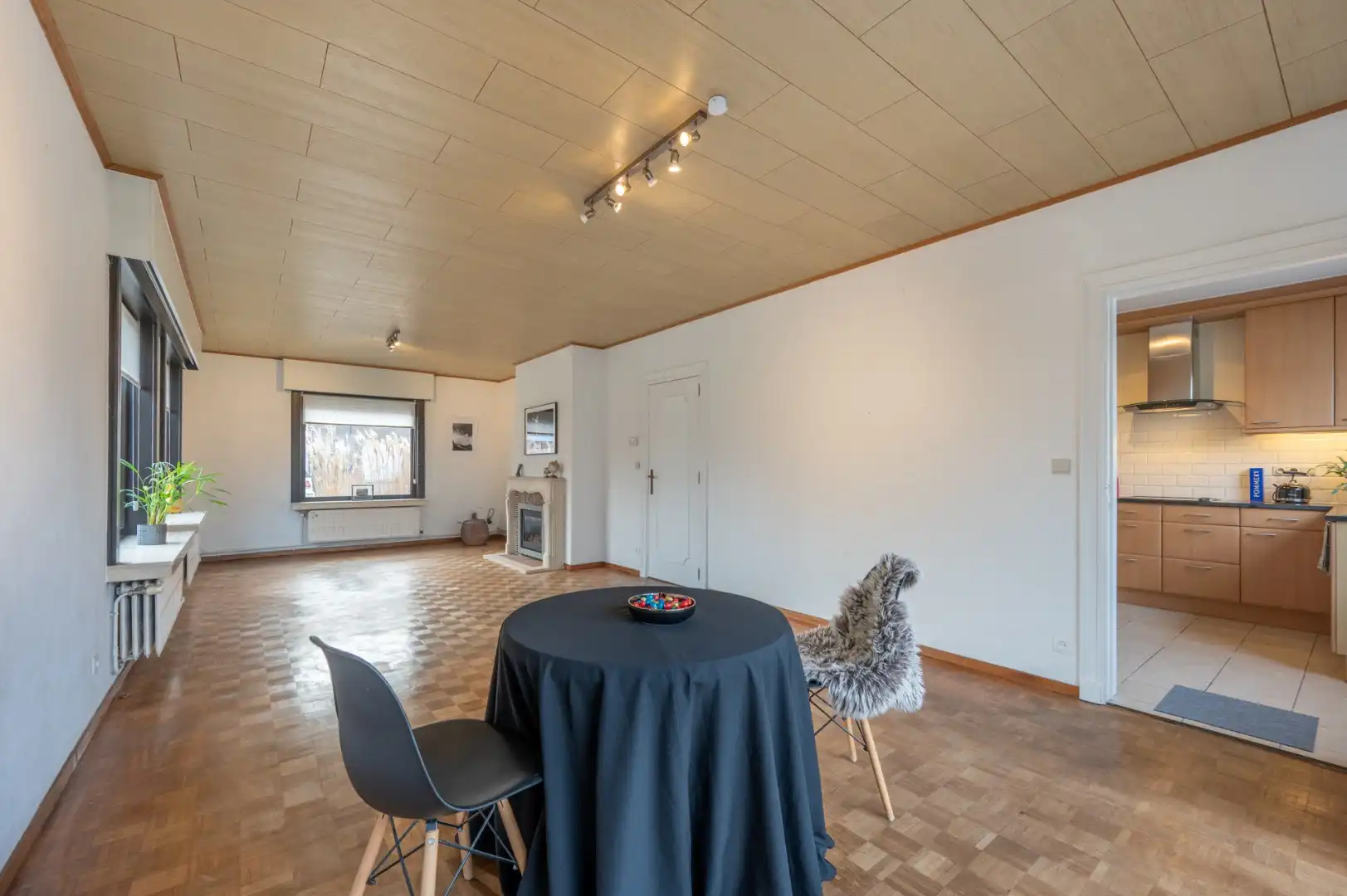 Halfopen woning met tuin en garage te St Kruis. foto 4