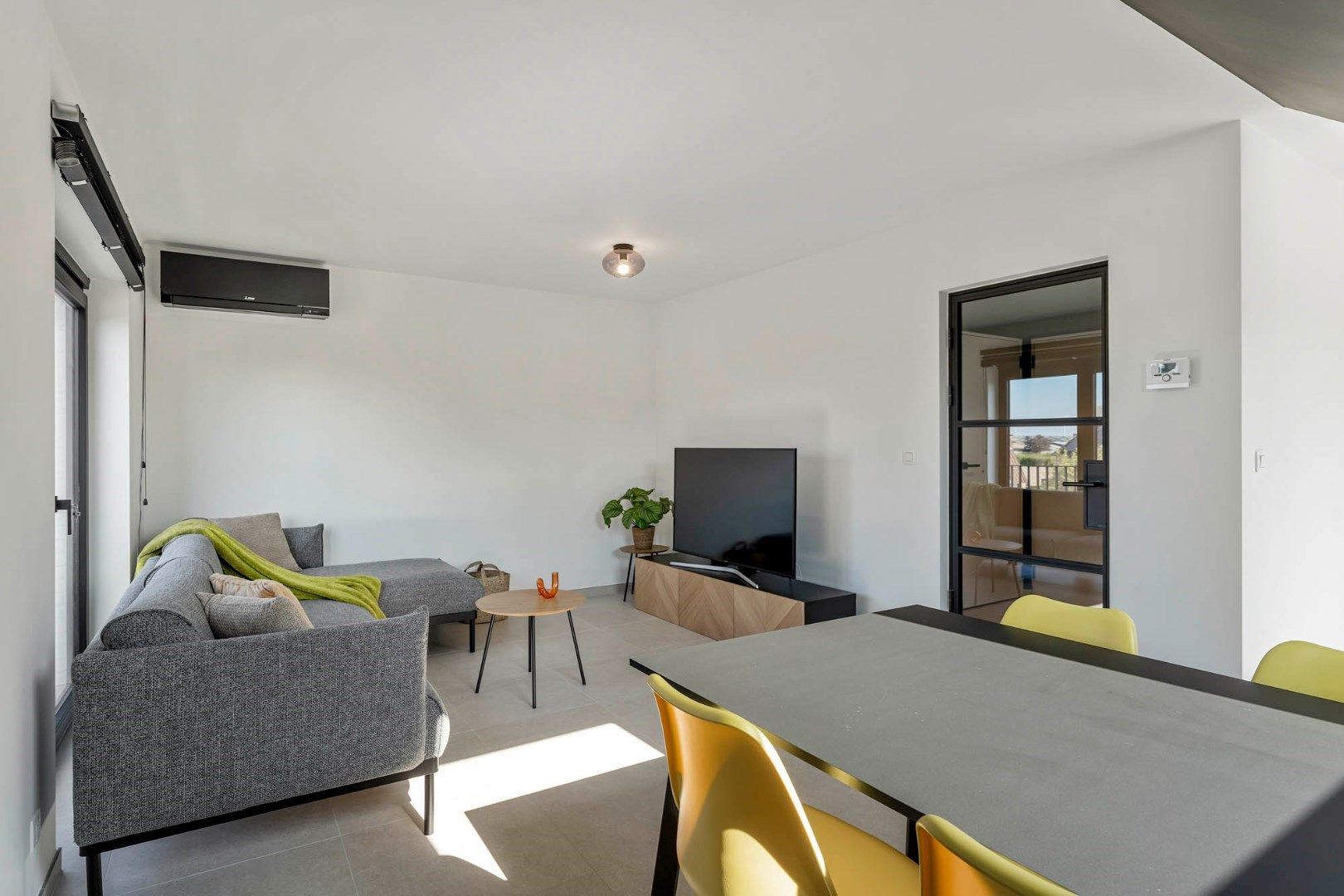 Knap afgewerkt 2-slaapkamer appartement met standplaats vlakbij het centrum foto 10