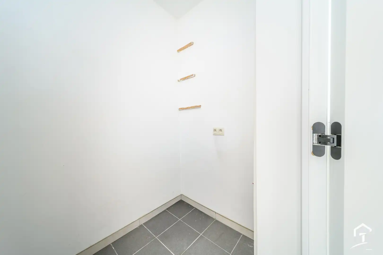 UNIEKE INVESTERING: 2 INSTAPKLARE GELIJKVLOERSE APPARTEMENTEN MET TERRAS EN STAANPLAATS foto 10