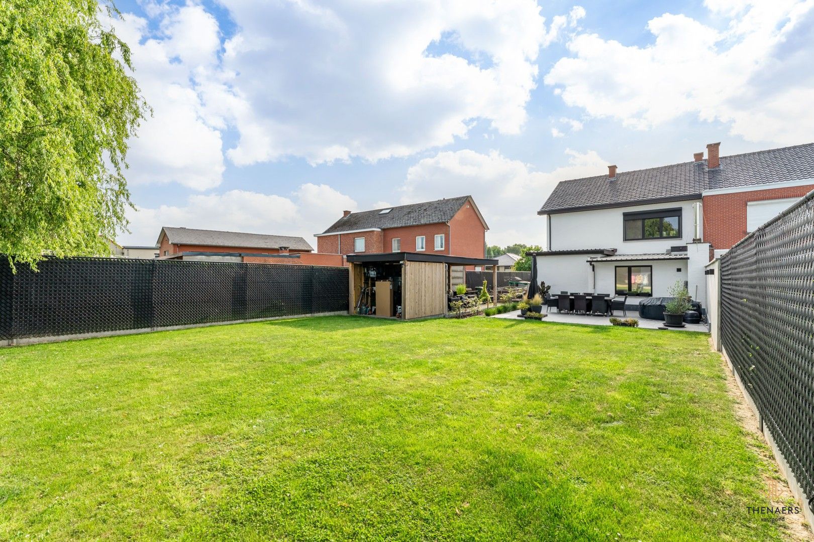 INSTAPKLARE WONING MET 3 SLAAPKAMERS, TUIN EN CARPORT. foto 25