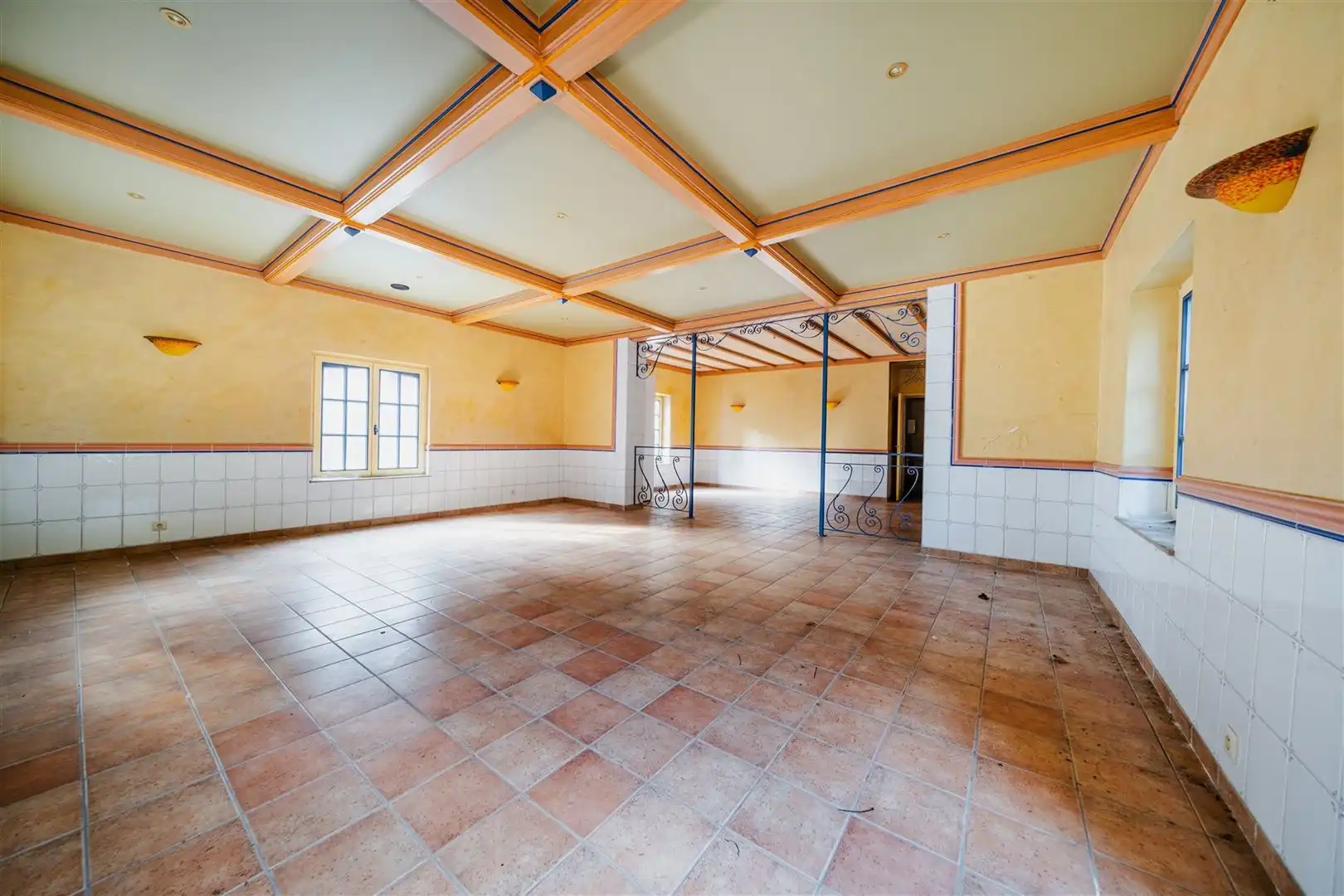 Handelscomplex met appartement in centrum Landen foto 27