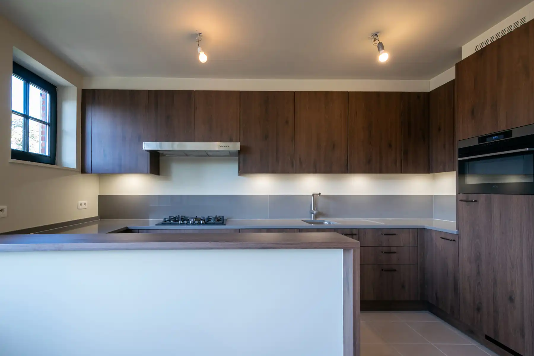 VOLLEDIG GERENOVEERD APPARTEMENT MET LIFT foto 2