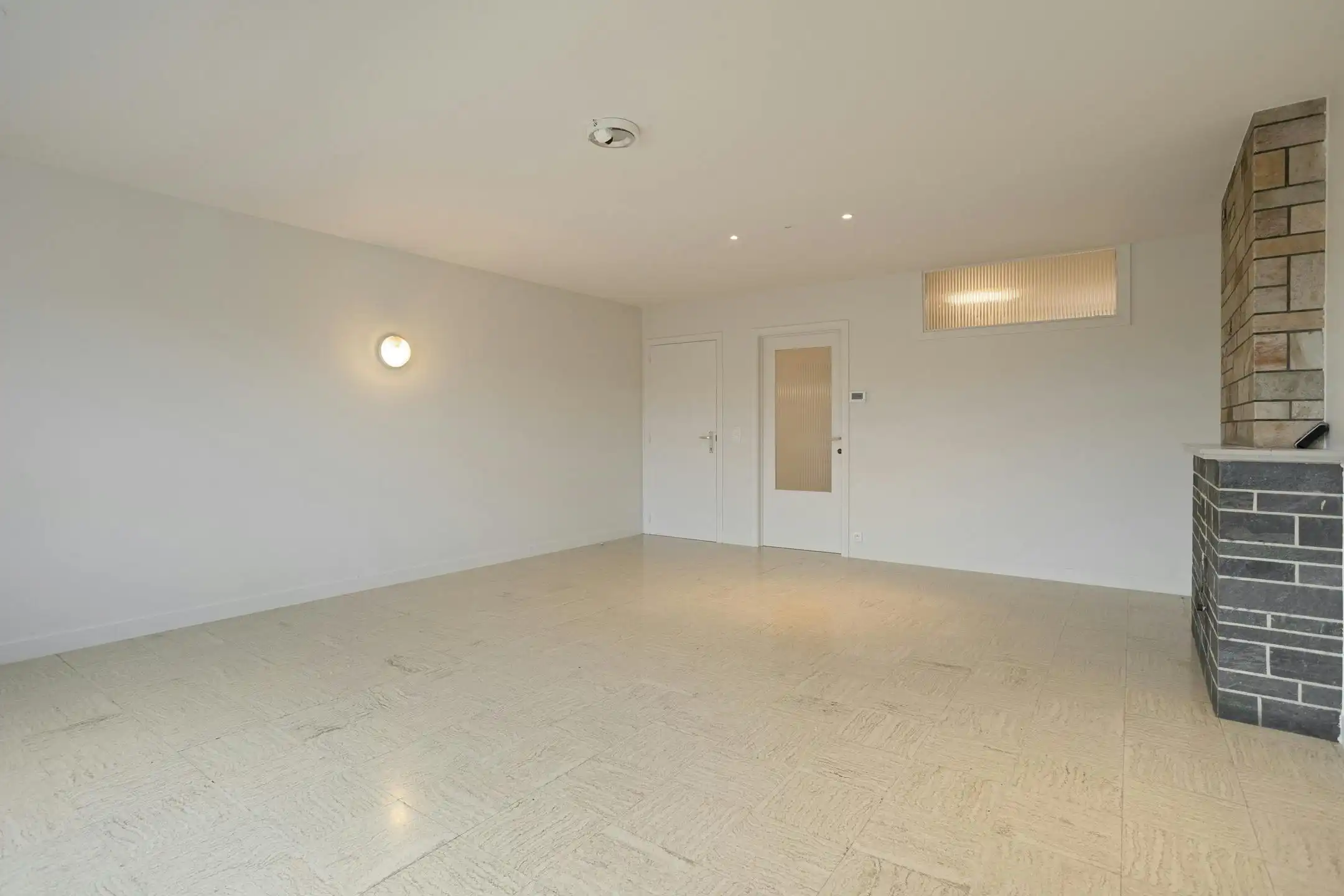 Bel-étage huis te koop met ruime garage en zicht op de vaart foto 9