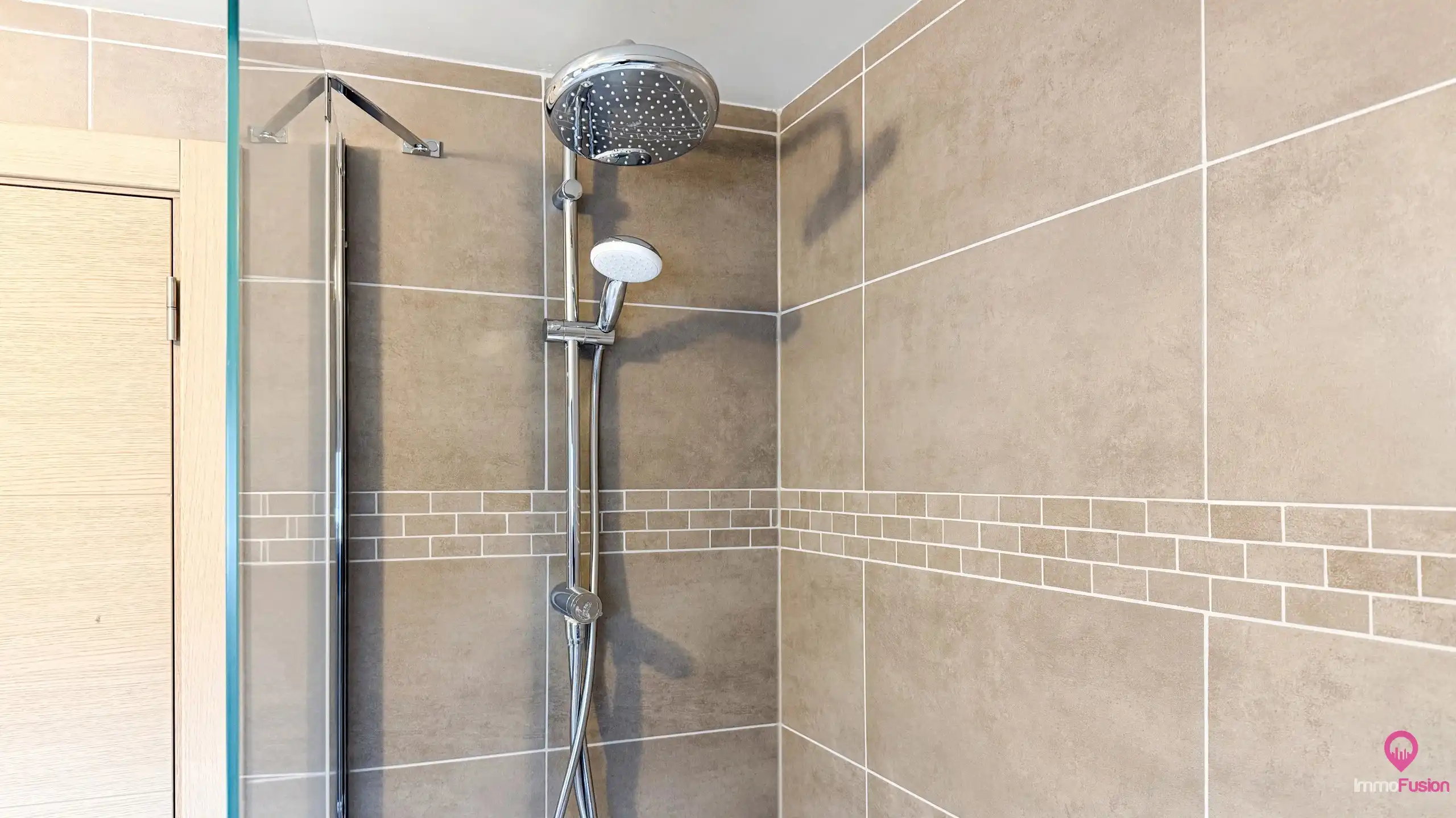 Instapklare woning met 4 slpks, inpandige garage + kelder!  foto 45