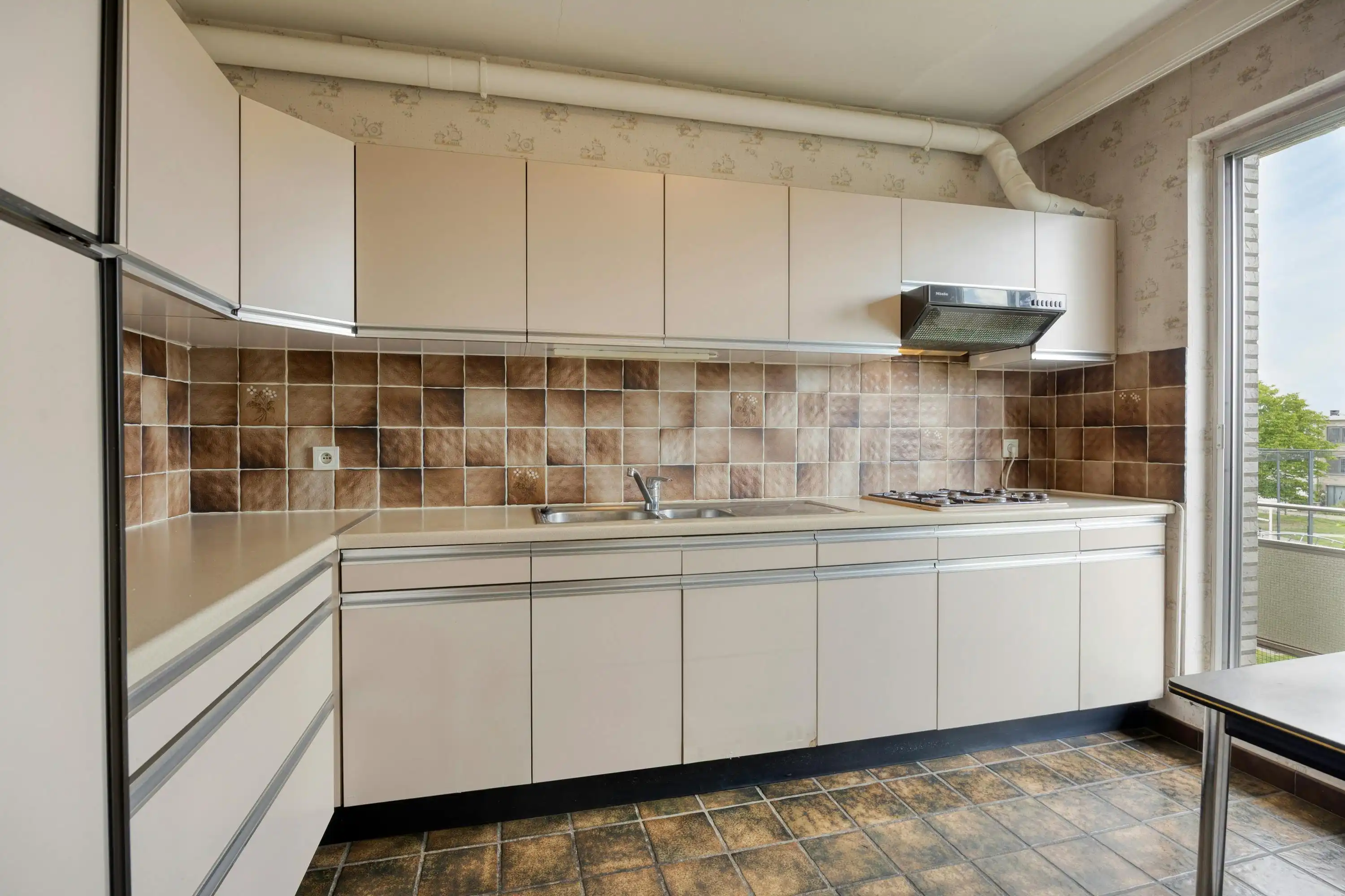 Lichtrijk appartement met 3 kamers te koop in Merksem foto 6