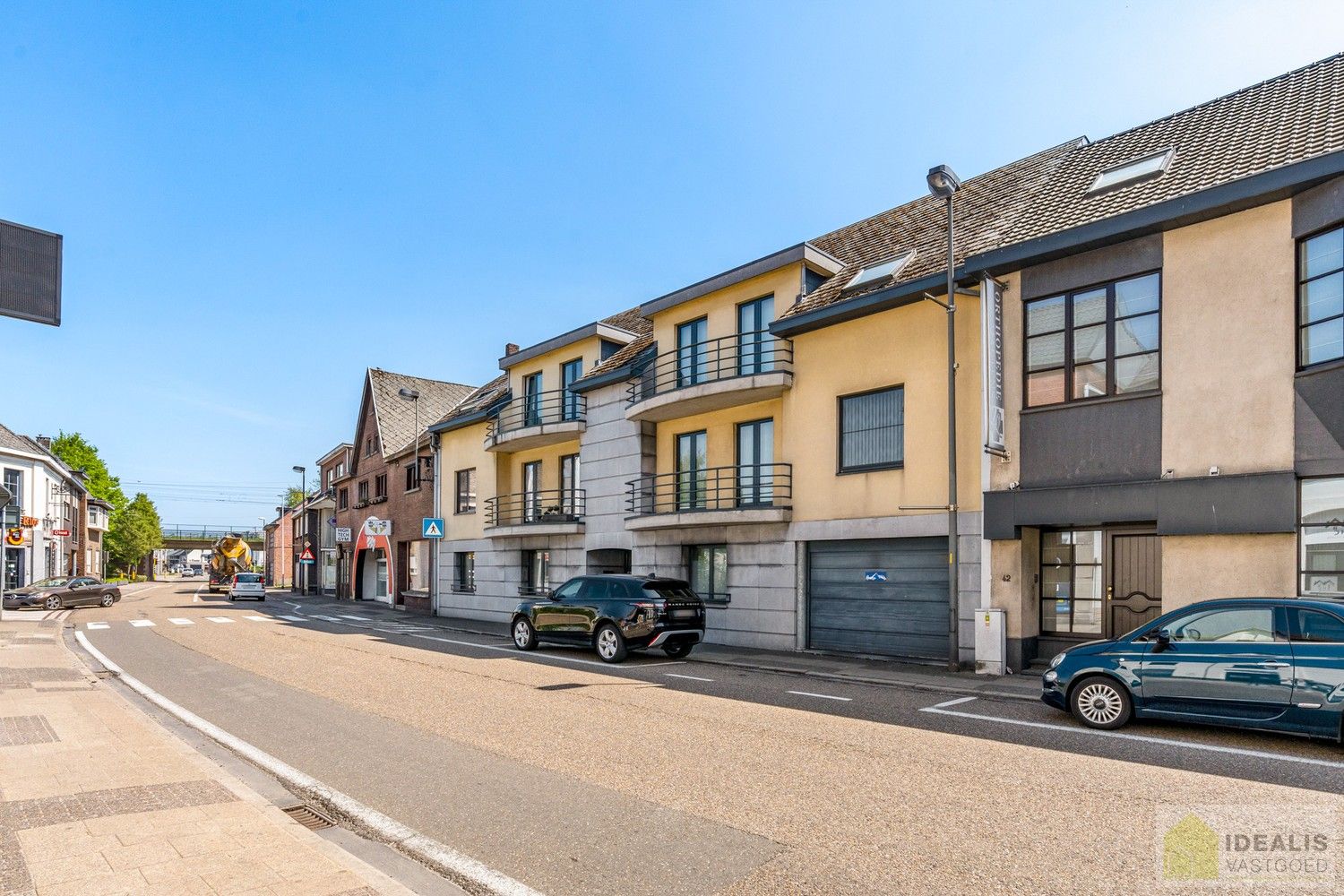 DEALIS VASTGOED – INSTAPKLAAR APPARTEMENT MET 2 SLAAPKAMERS, LICHTRIJKE LEEFRUIMTE, BADKAMER, GOED UITGERUSTE KEUKEN, GARAGEBOX EN AUTOSTAANPLAATS OP EEN UITERST GUNSTIGE LOCATIE AAN DE RAND VAN HET CENTRUM VAN PELT! foto 4