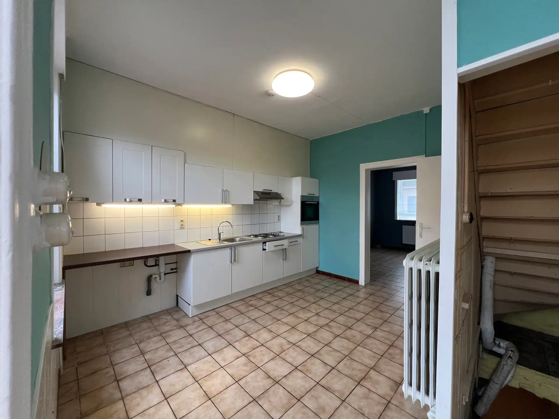 Fantastisch mooi en rustig gelegen te renoveren woning  foto 8
