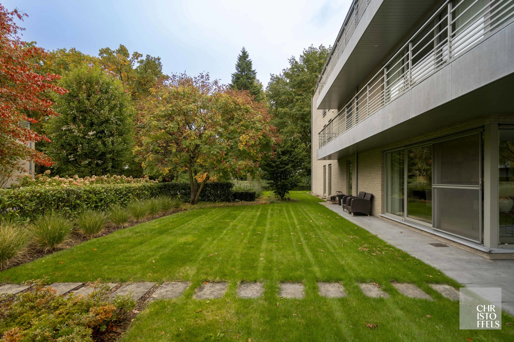 Exclusief villa-appartement (183m²) met privé tuin gelegen in een afgesloten park met buitenzwembad. foto 25