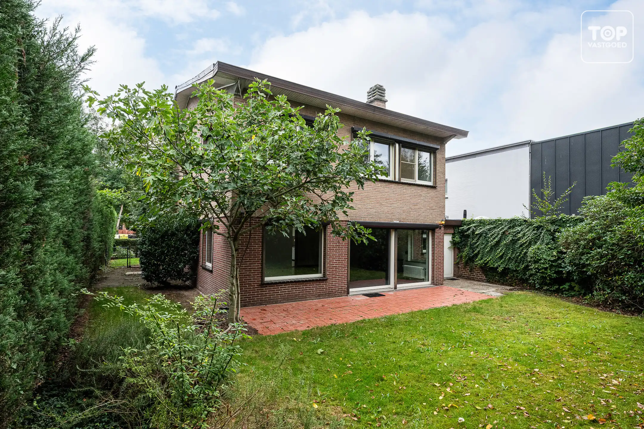 Ruime te renoveren woning met 4 slaapkamers op toplocatie foto 28