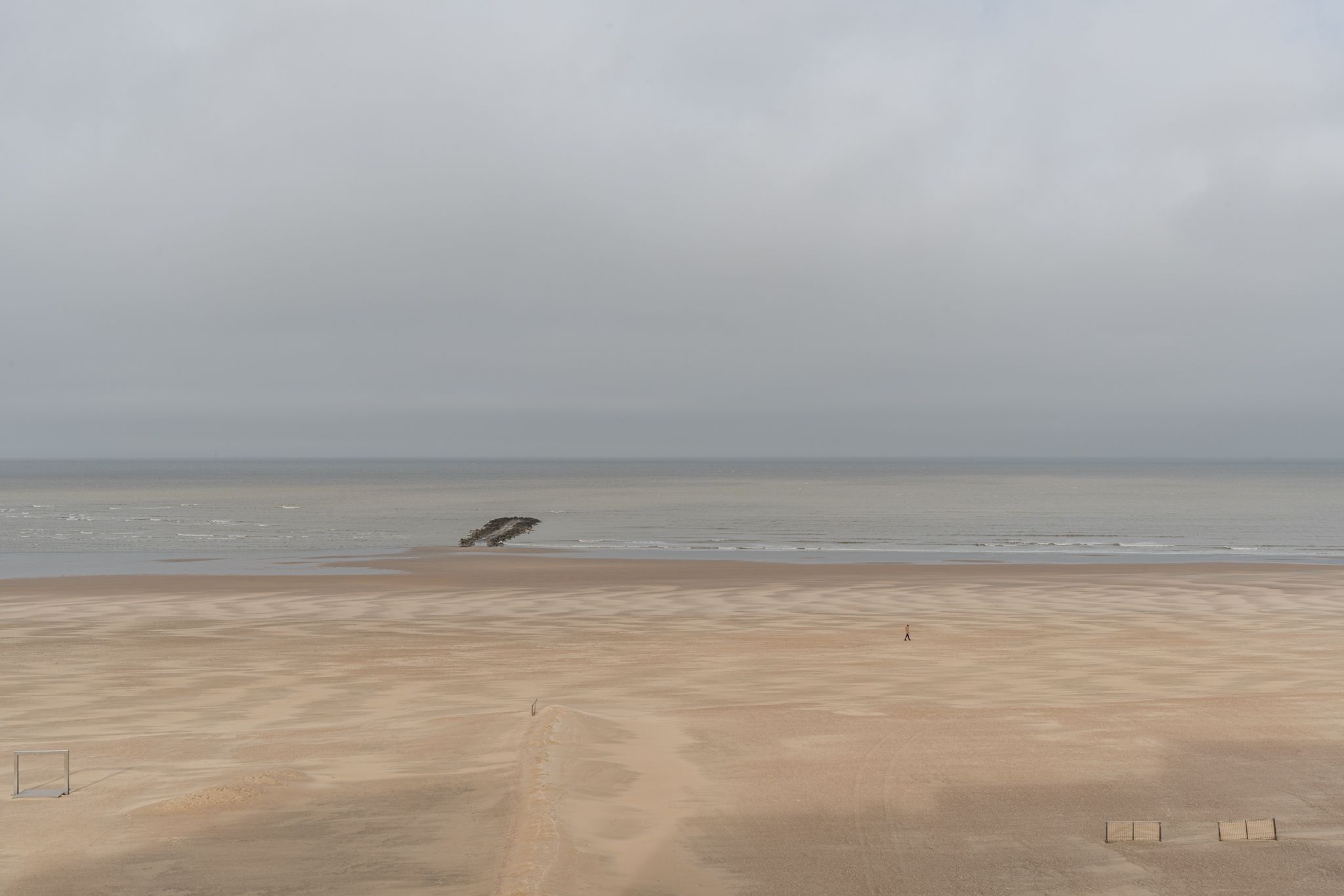 IDEALIS VASTGOED - Uiterst aangenaam, volledig gerenoveerd én gemeubeld appartement, gelegen op een prachtige locatie op de zeedijk in Duinbergen met frontaal zeezicht! foto 51