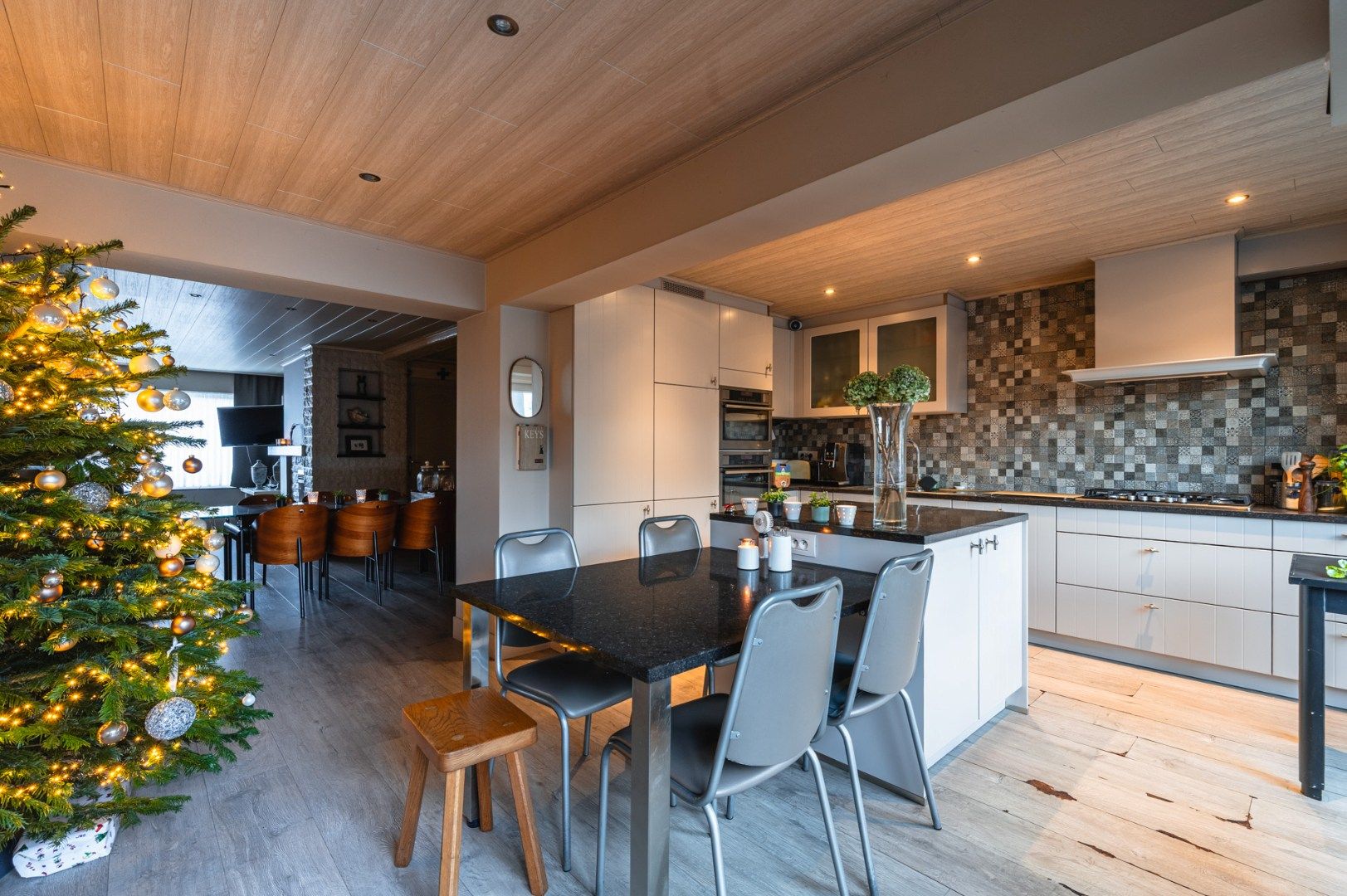 Uiterst goed verzorgde woning met garage, tuin en 3 slaapkamers. foto 7