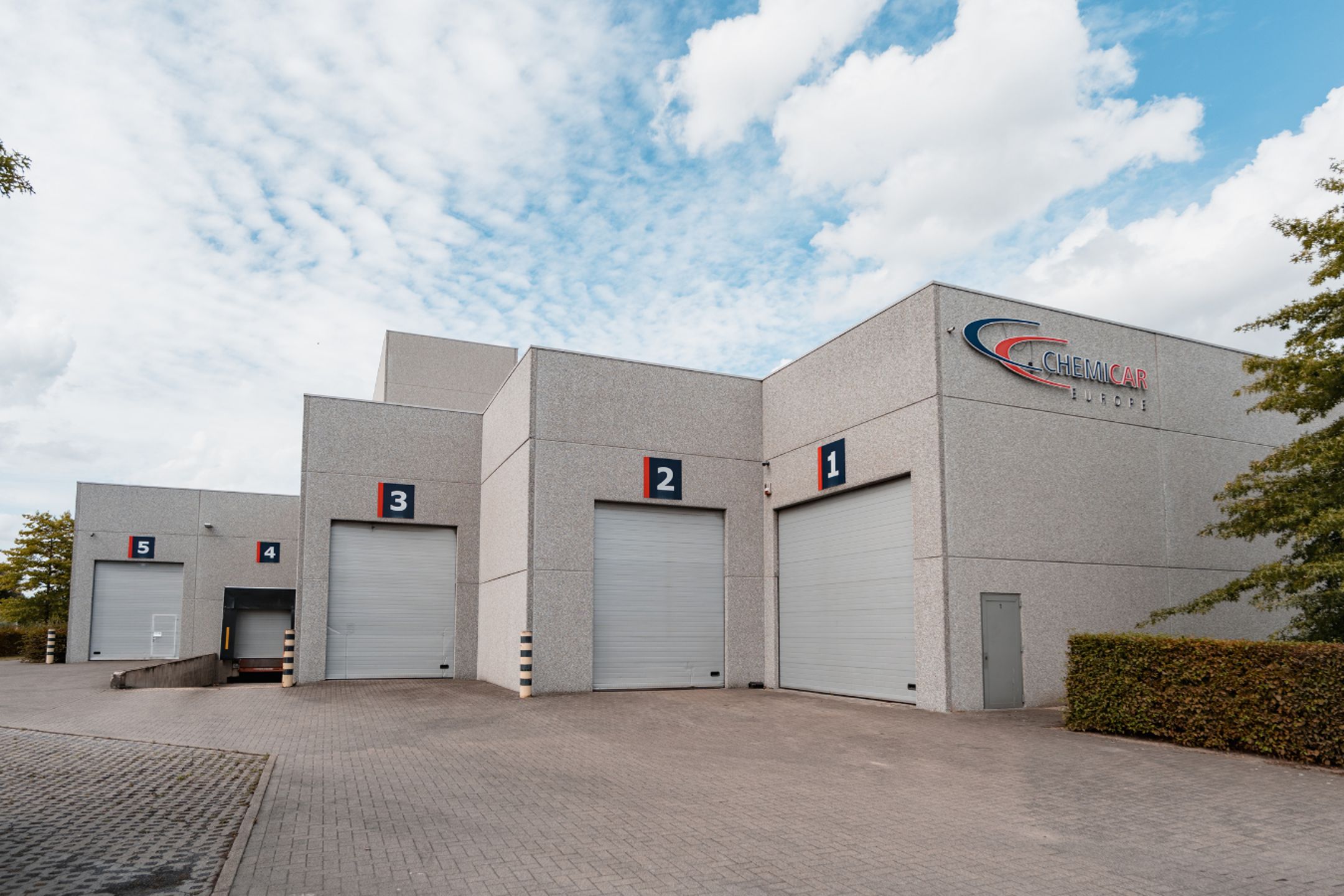 Modern bedrijfsgebouw langs E17 in Zwijndrecht foto 6