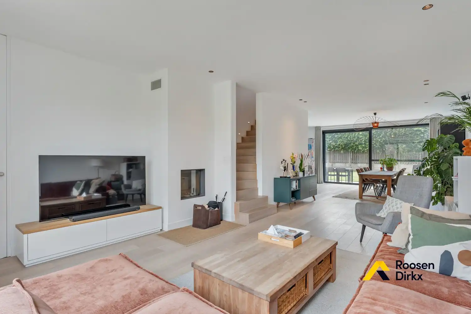Luxueuze gezinswoning met 3 slaapkamers en 2 badkamers op toplocatie foto 6