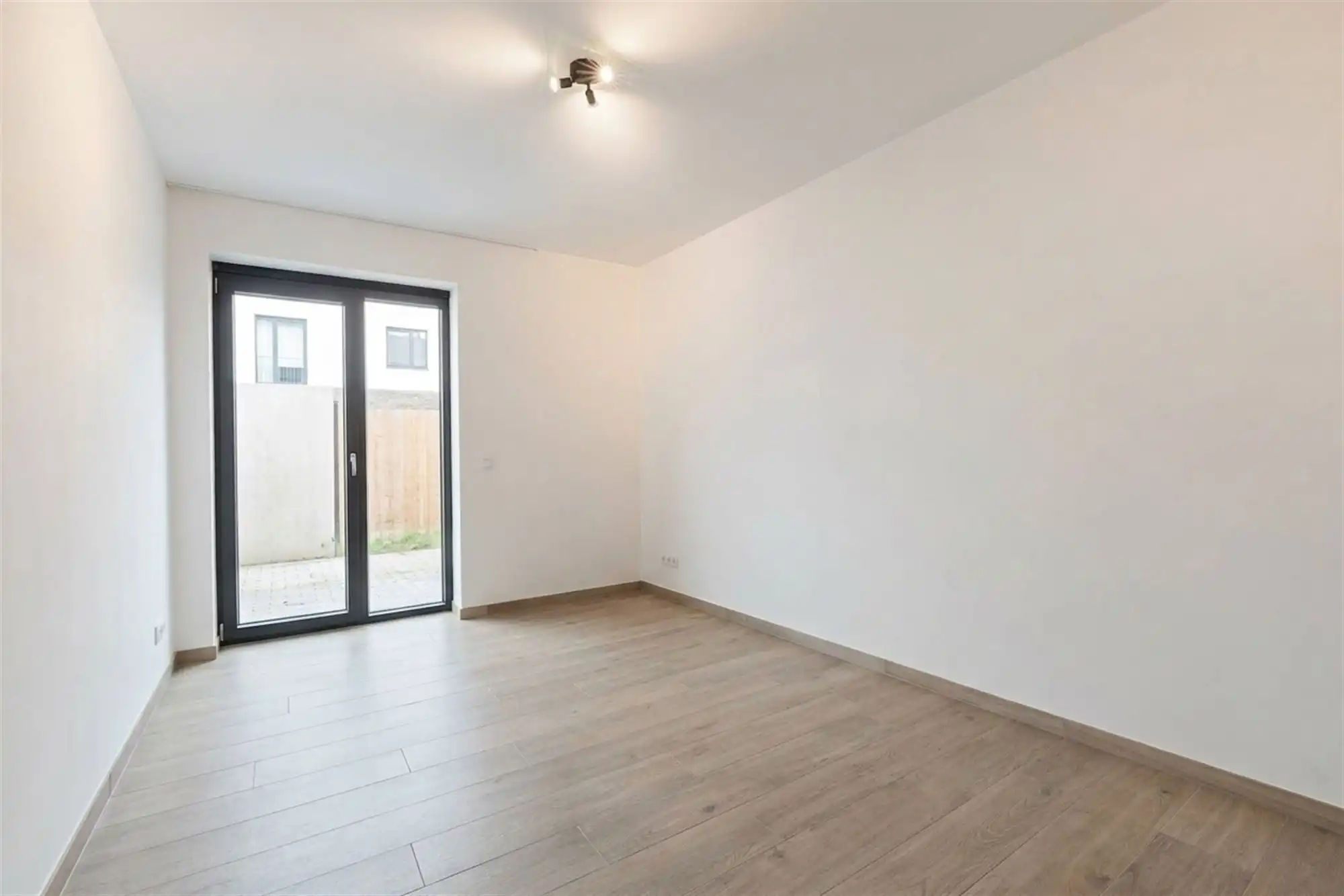 Mooi strak gelijkvloers appartement met 3 slaapkamers, tuin, inclusief garage en carport, EPC A foto 6