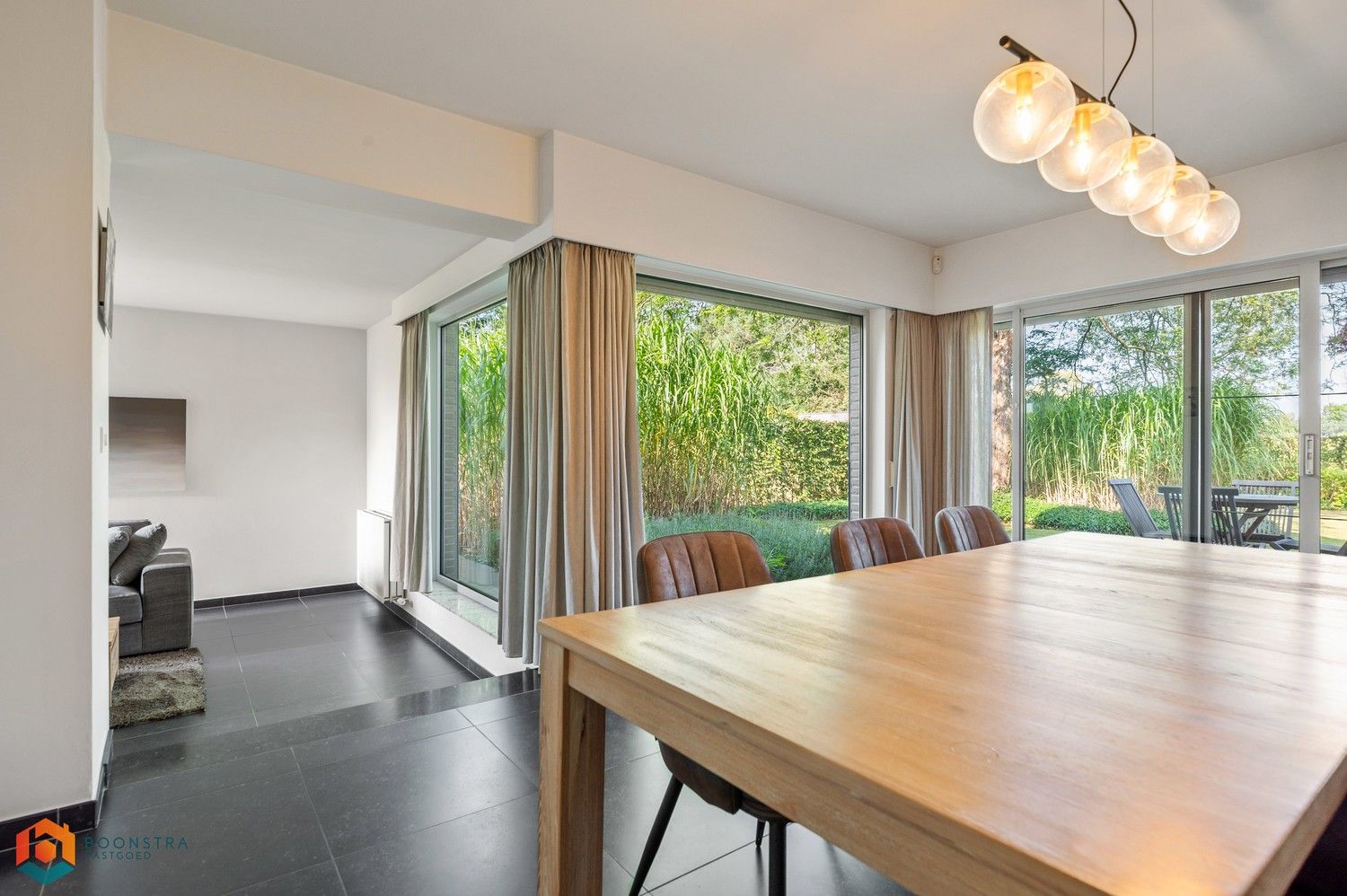 Stijlvolle villa met prachtige tuin, 3 slaapkamers en mogelijkheid tot vrij beroep foto 7