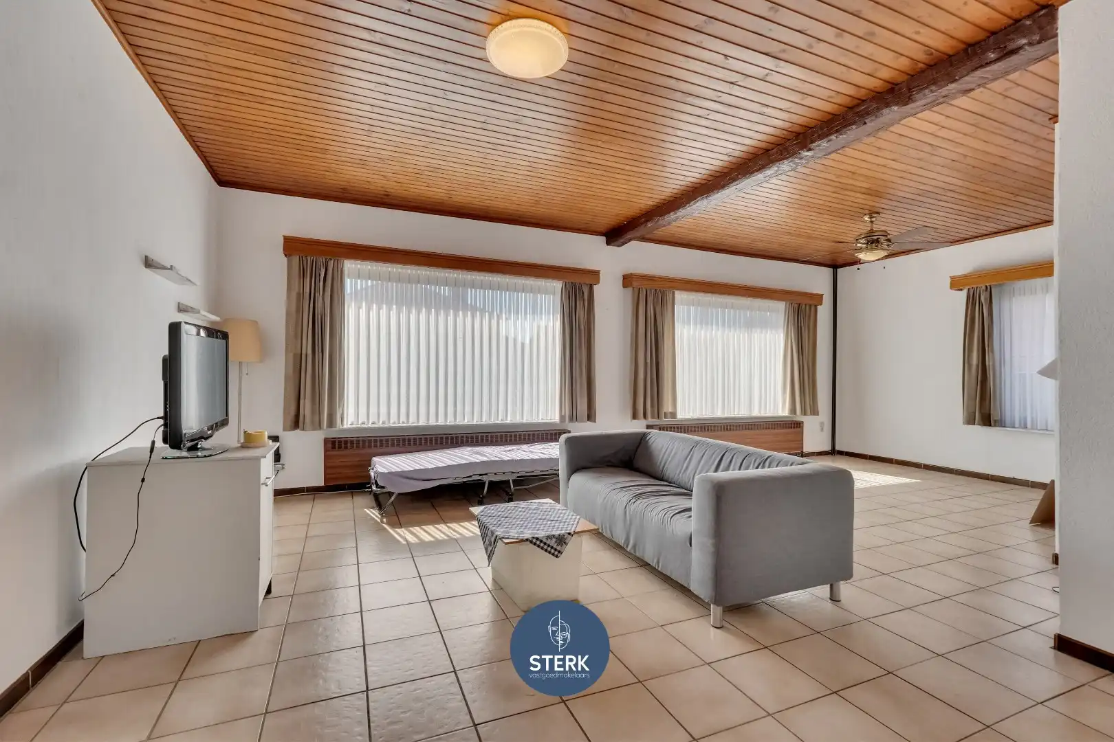 OP TE KNAPPEN GEZINSWONING (206 M²) MET VEEL POTENTIEEL TE LANAKEN !  foto 2
