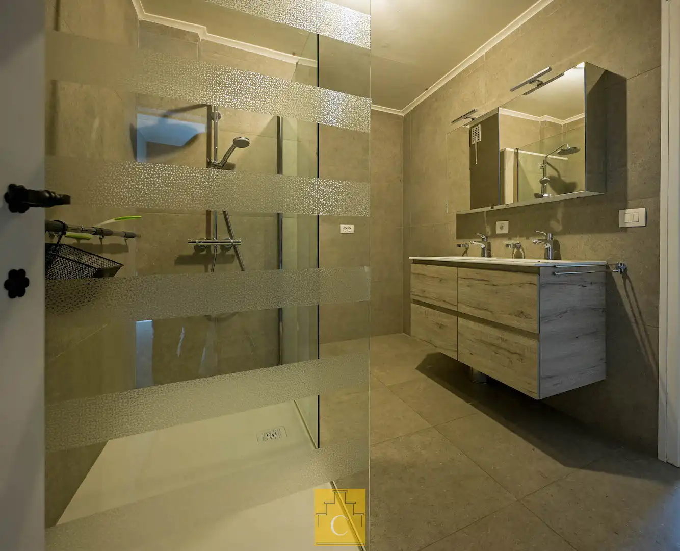 gelijkvloers appartment 118 m2 met terras 19 m2 aan één van de mooiste Brugse reien foto 20