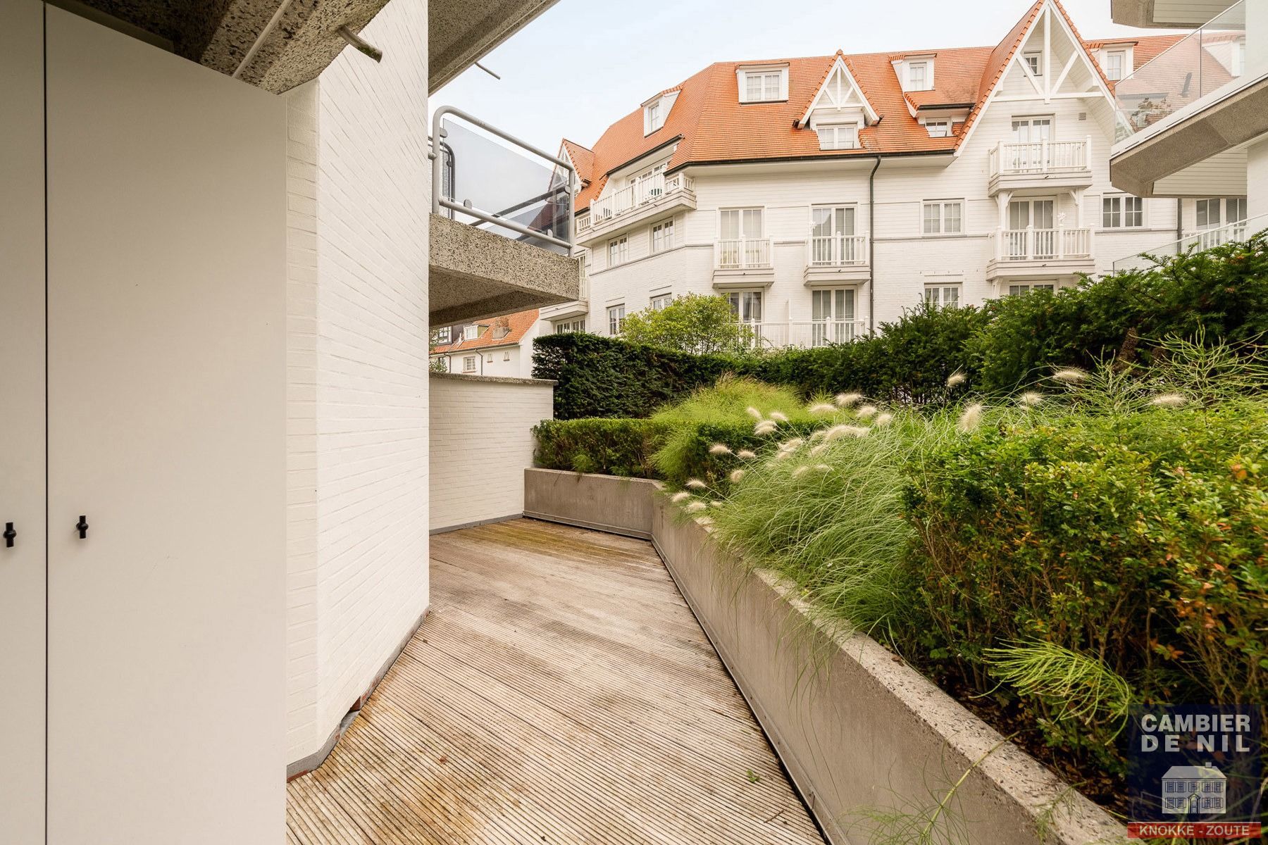 Ruim, ongemeubeld hoekappartement nabij het Albertplein  foto 16