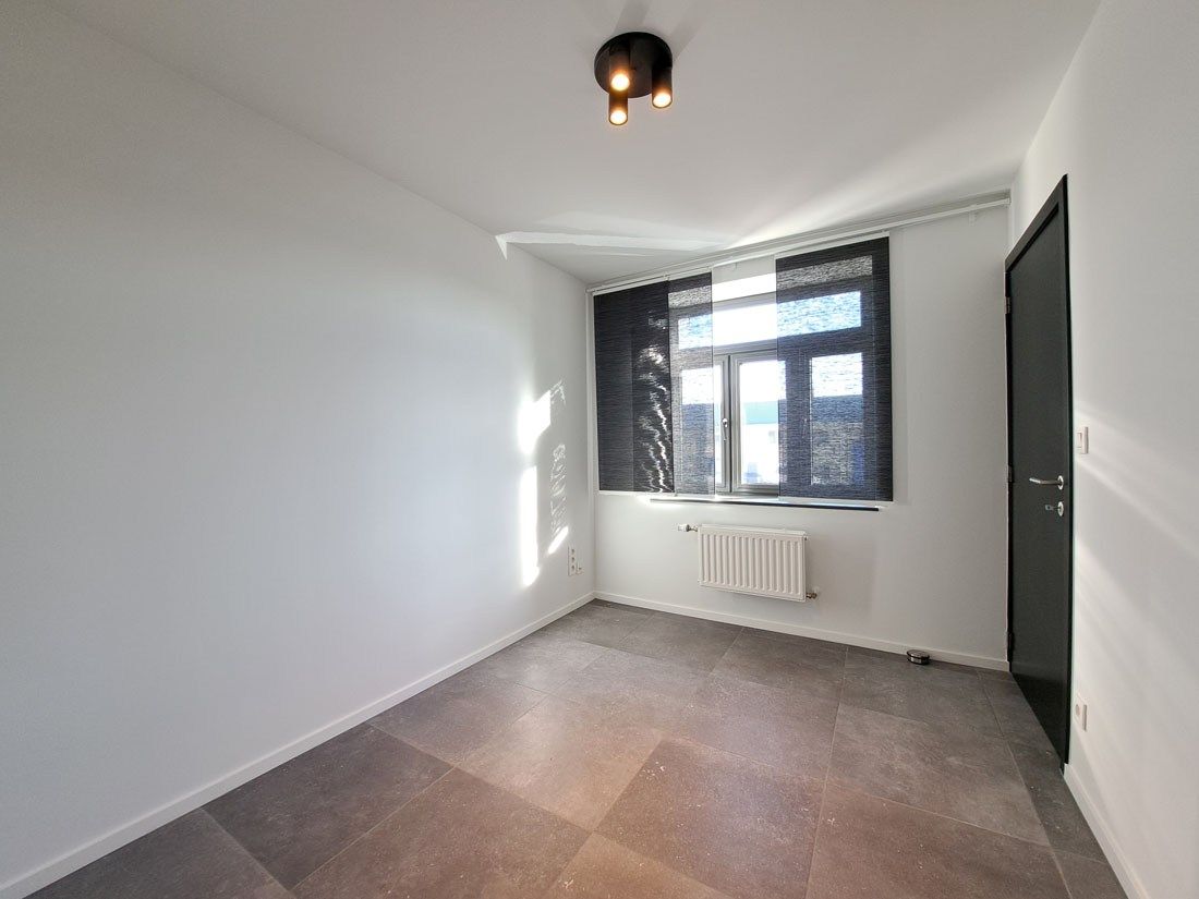 Instapklaar ruim duplex appartement te Rekem foto 12